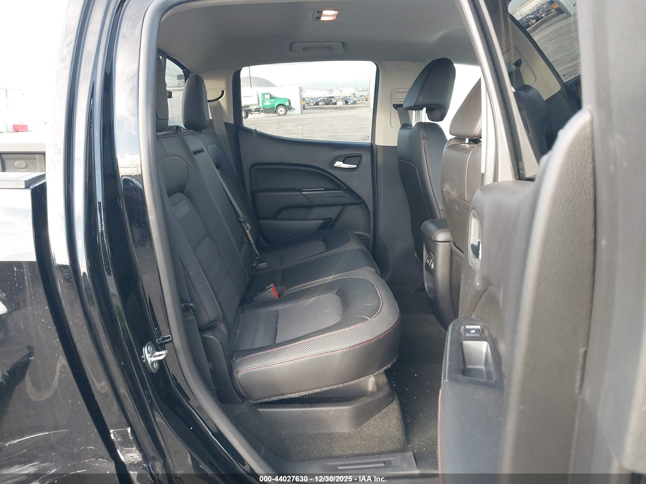 GMC CANYON image 8