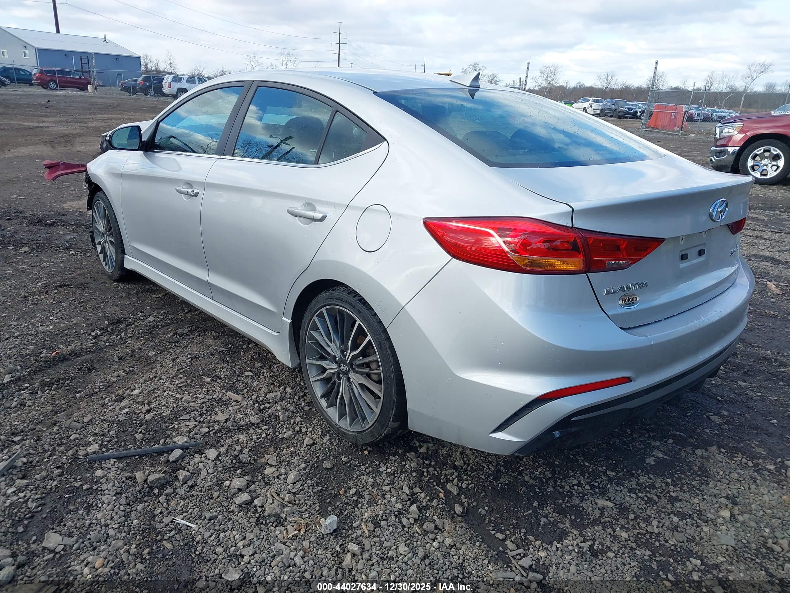 HYUNDAI ELANTRA image 3