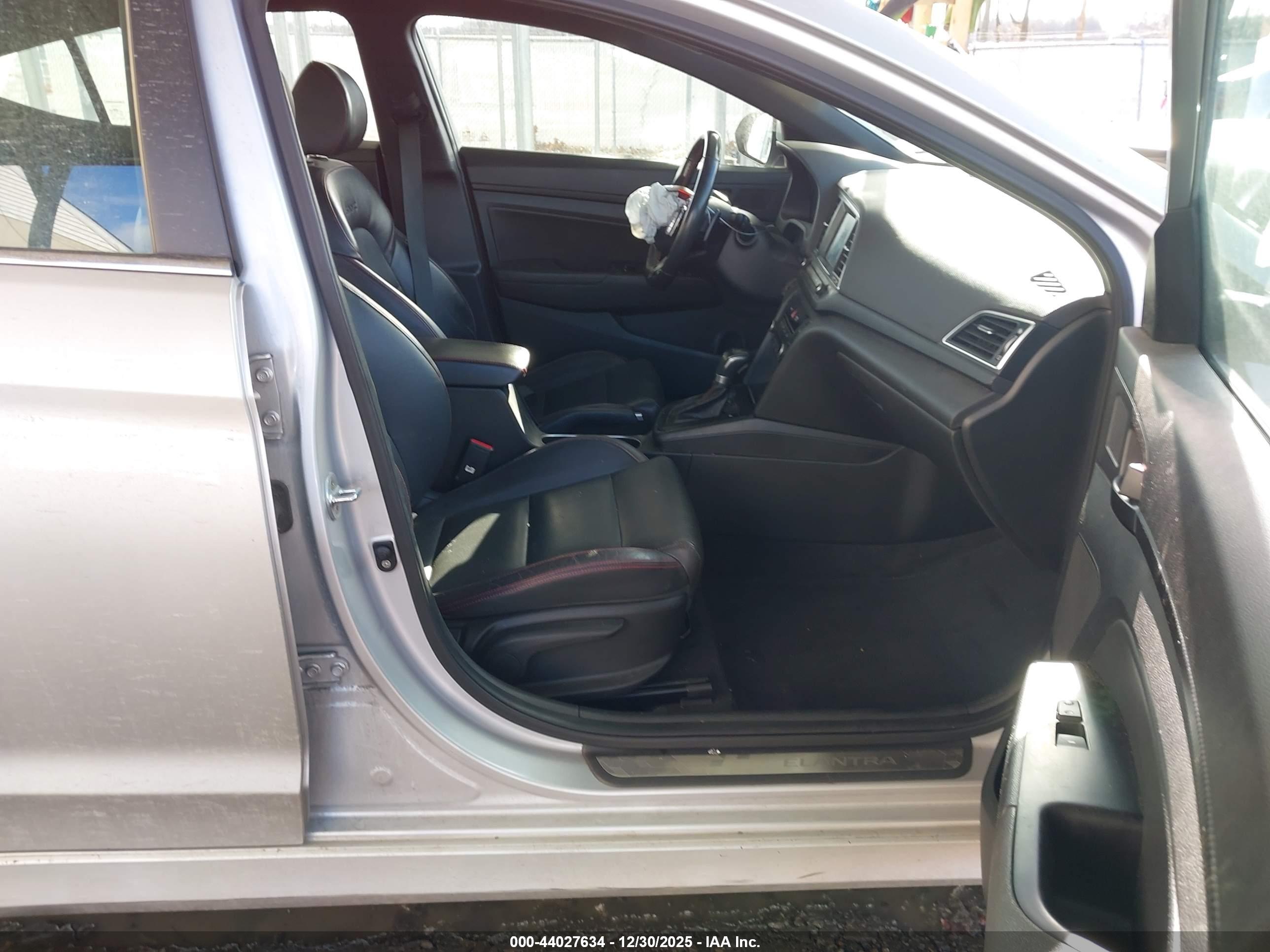 HYUNDAI ELANTRA image 5
