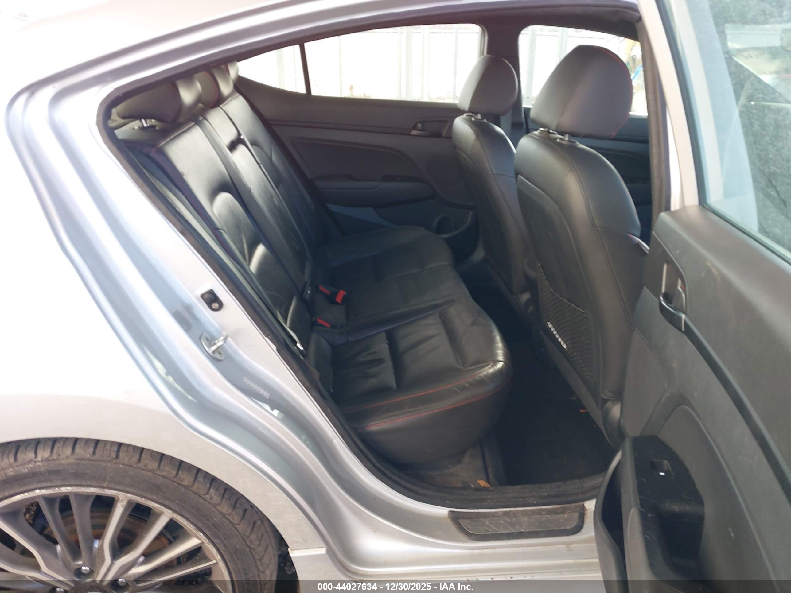 HYUNDAI ELANTRA image 8