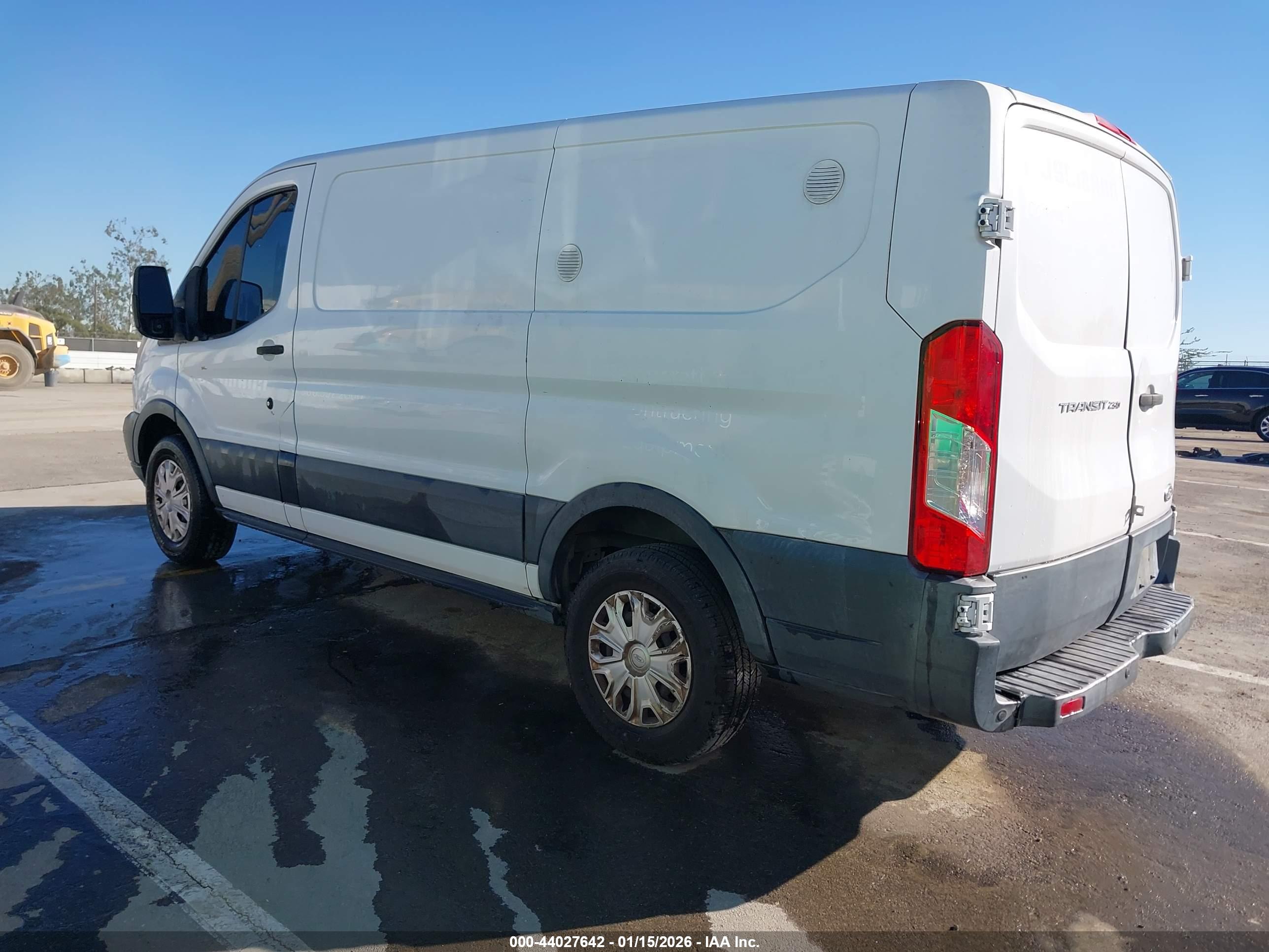 FORD TRANSIT-250 image 3