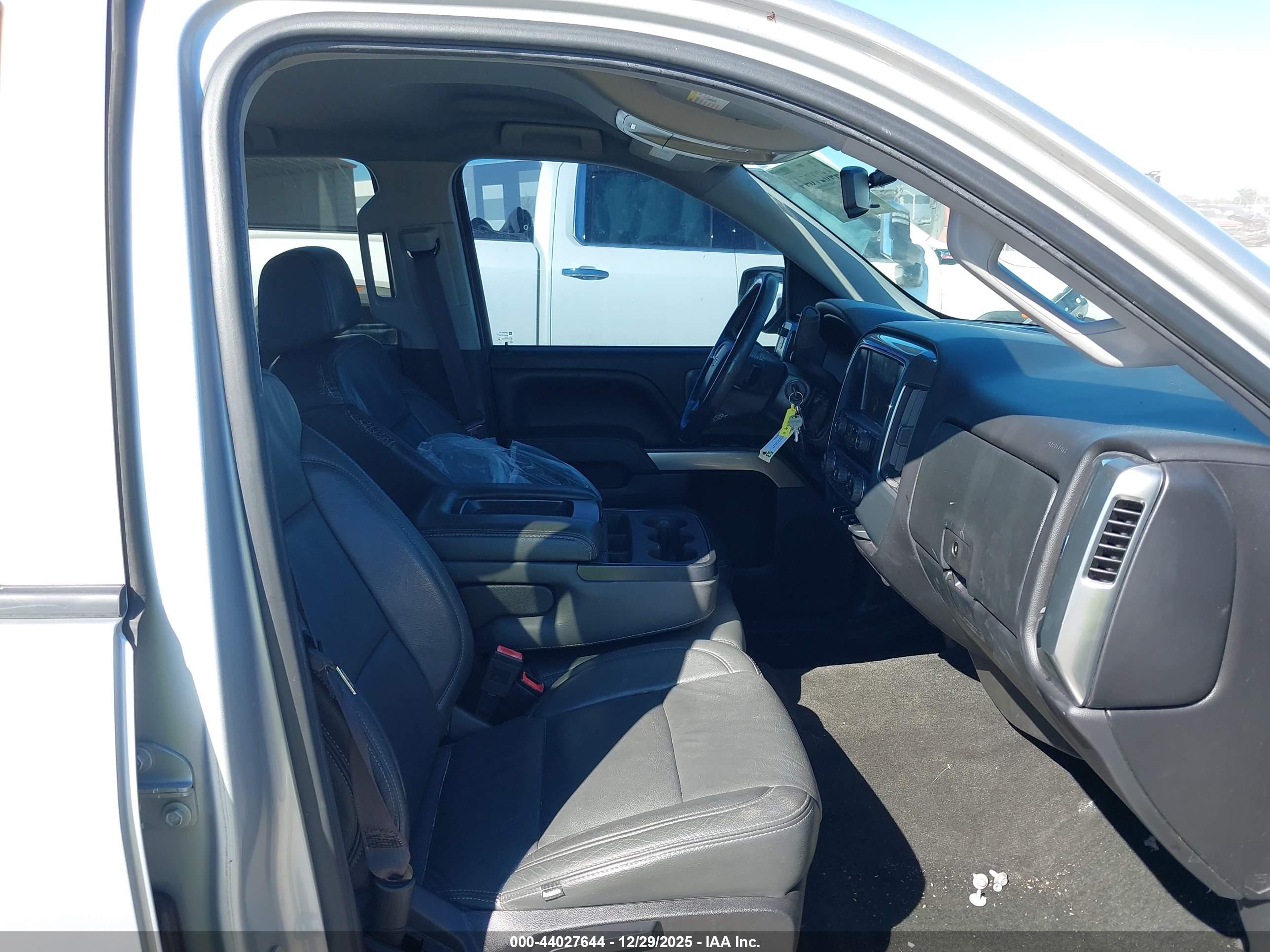 CHEVROLET SILVERADO image 5