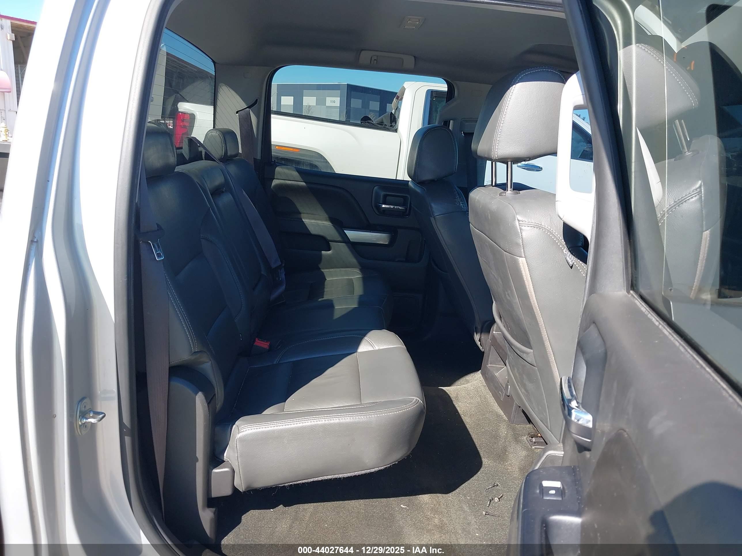 CHEVROLET SILVERADO image 8