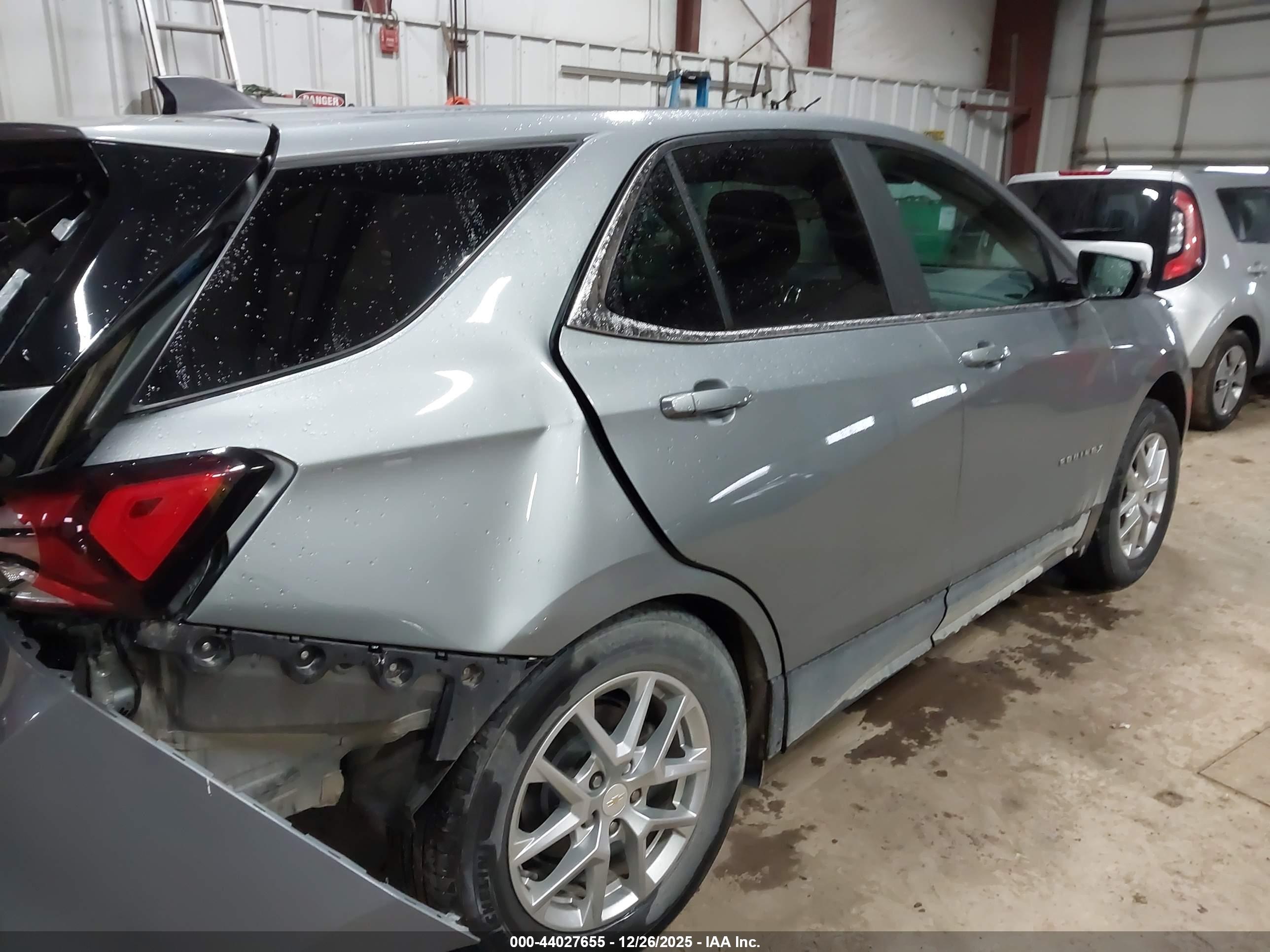 CHEVROLET EQUINOX image 4