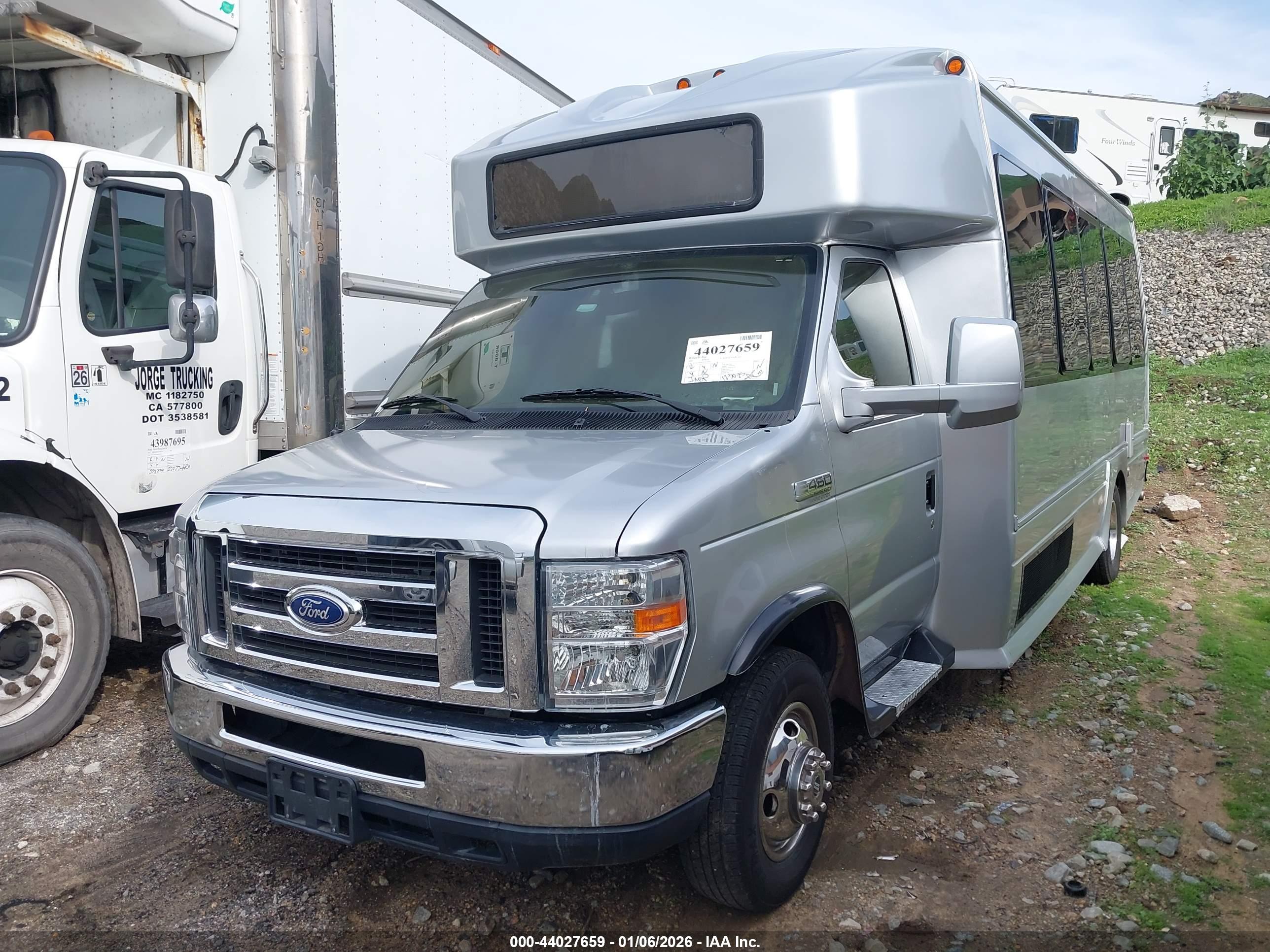FORD E-450 image 2