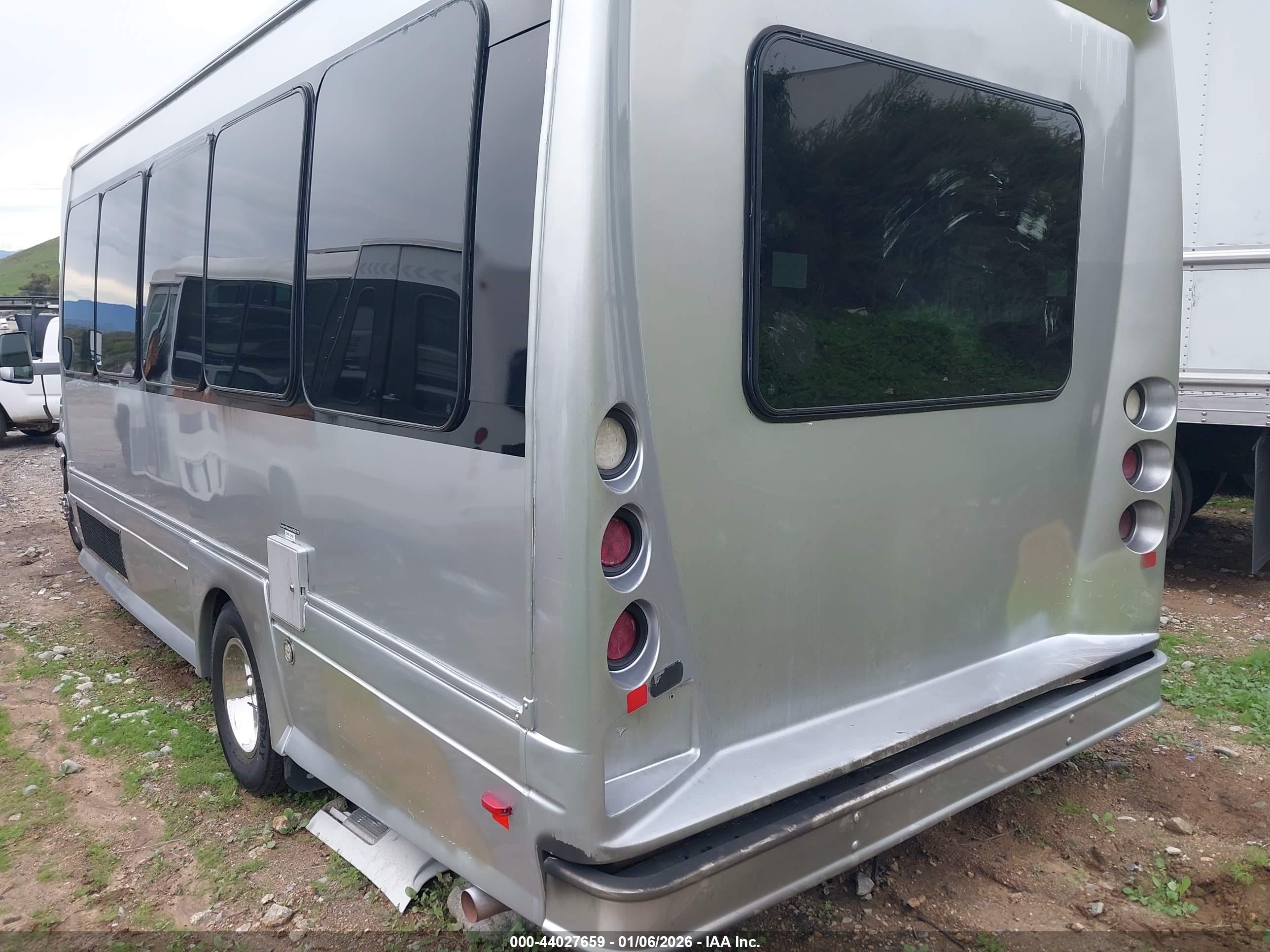 FORD E-450 image 3