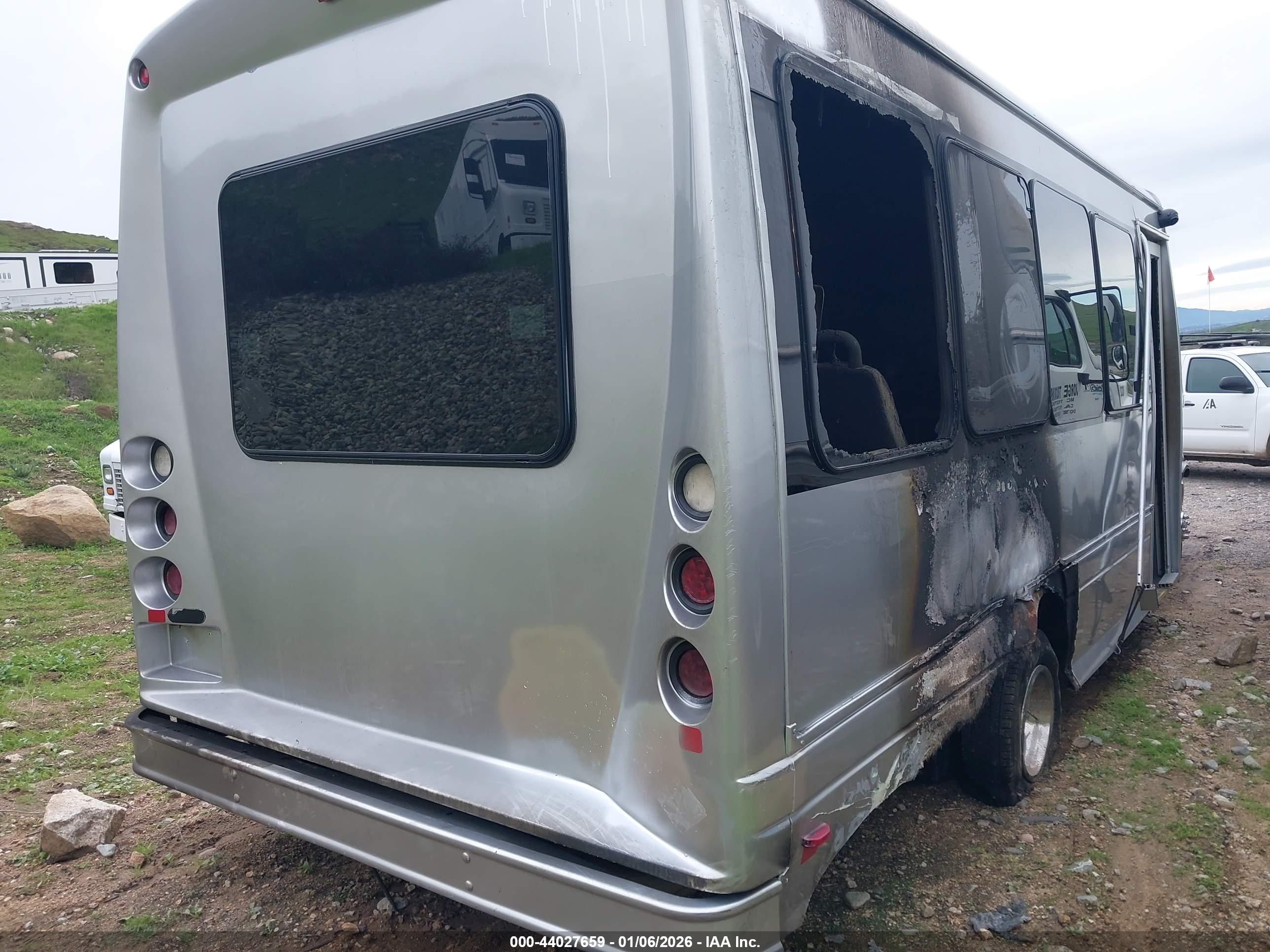 FORD E-450 image 4