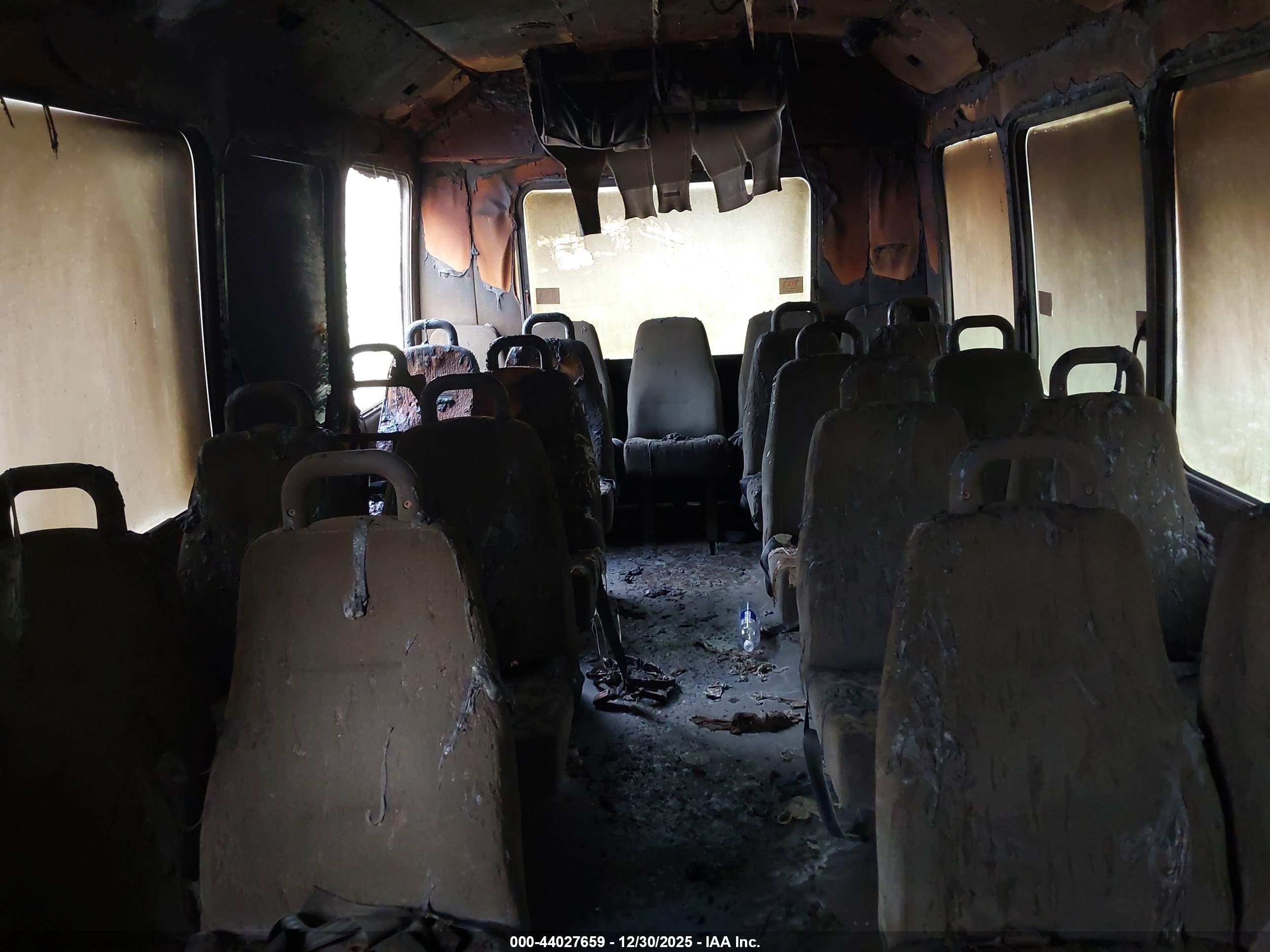 FORD E-450 image 7