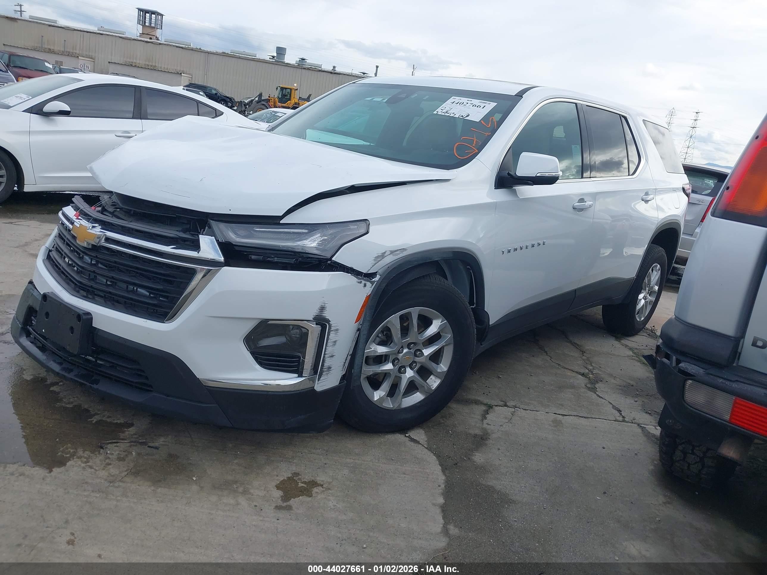 CHEVROLET TRAVERSE image 2