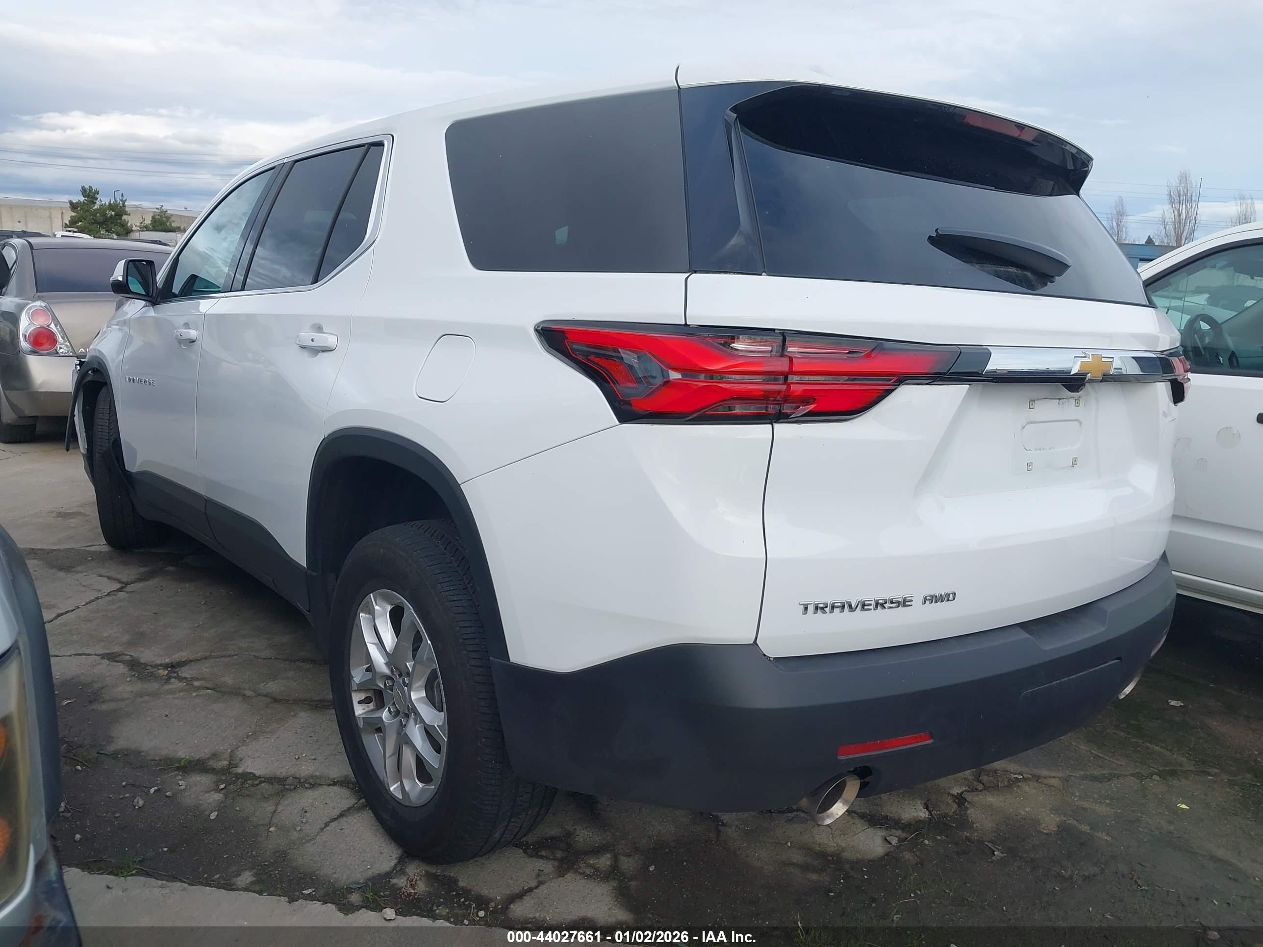 CHEVROLET TRAVERSE image 3