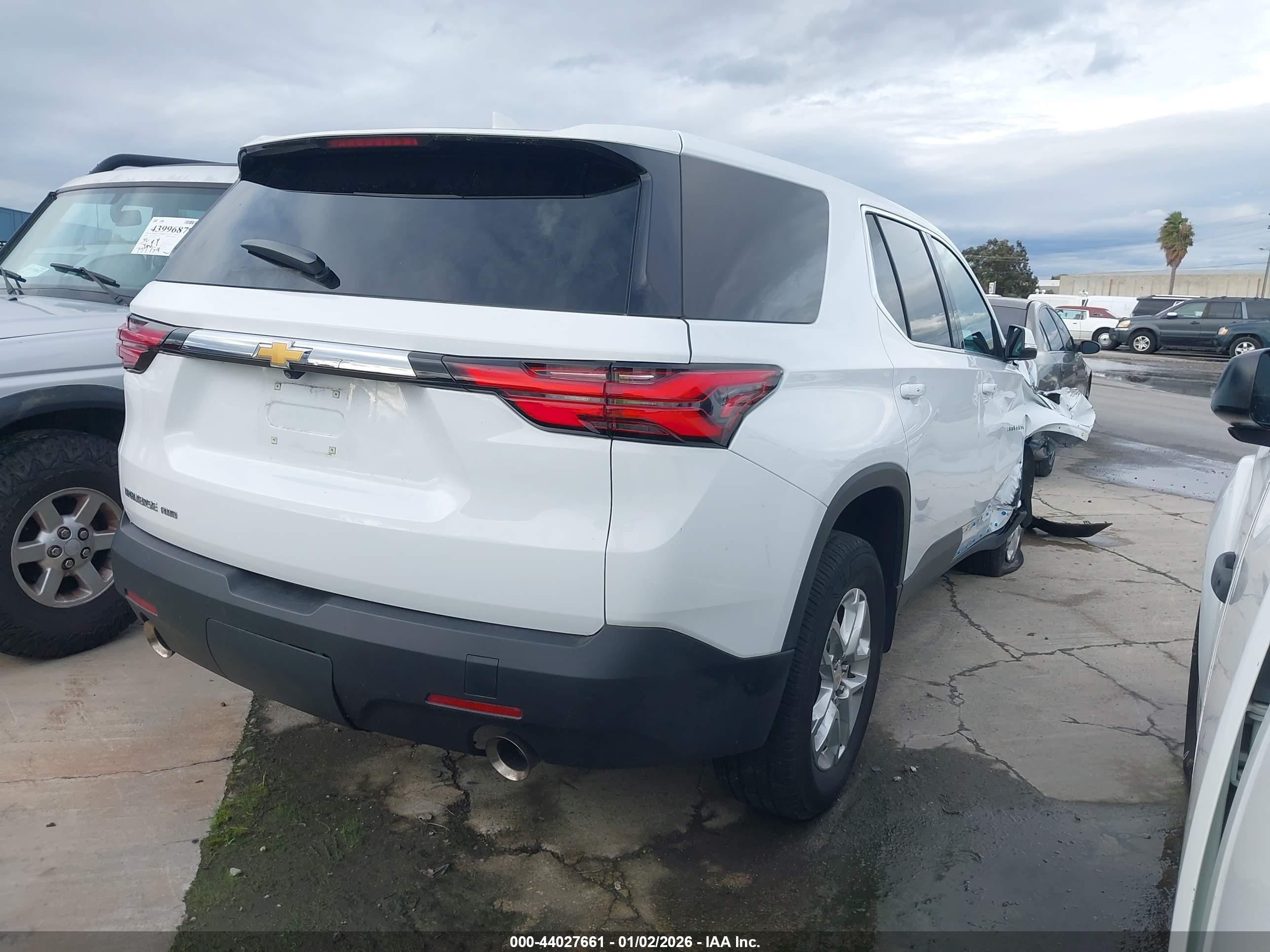 CHEVROLET TRAVERSE image 4