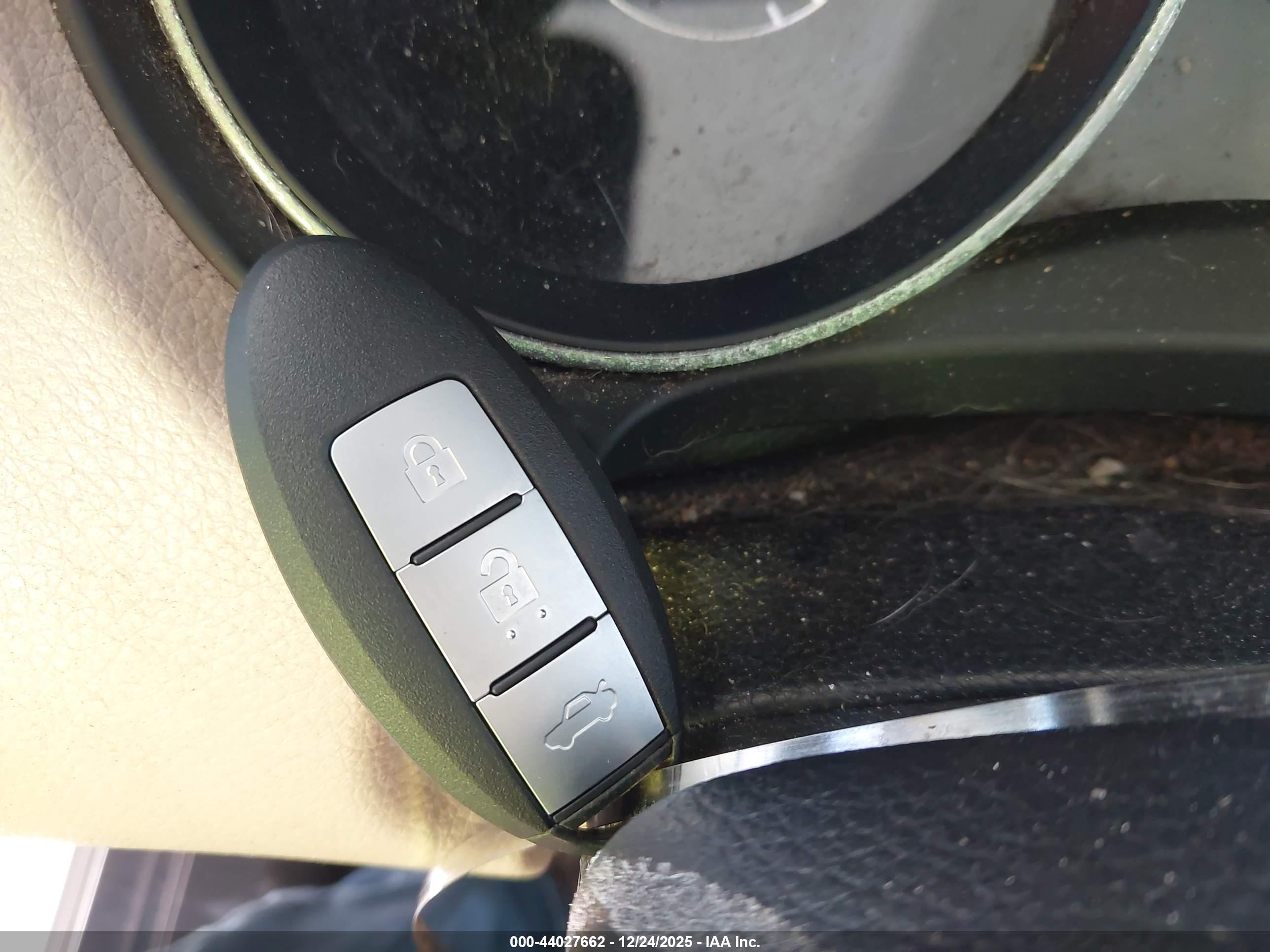 NISSAN ROGUE image 11