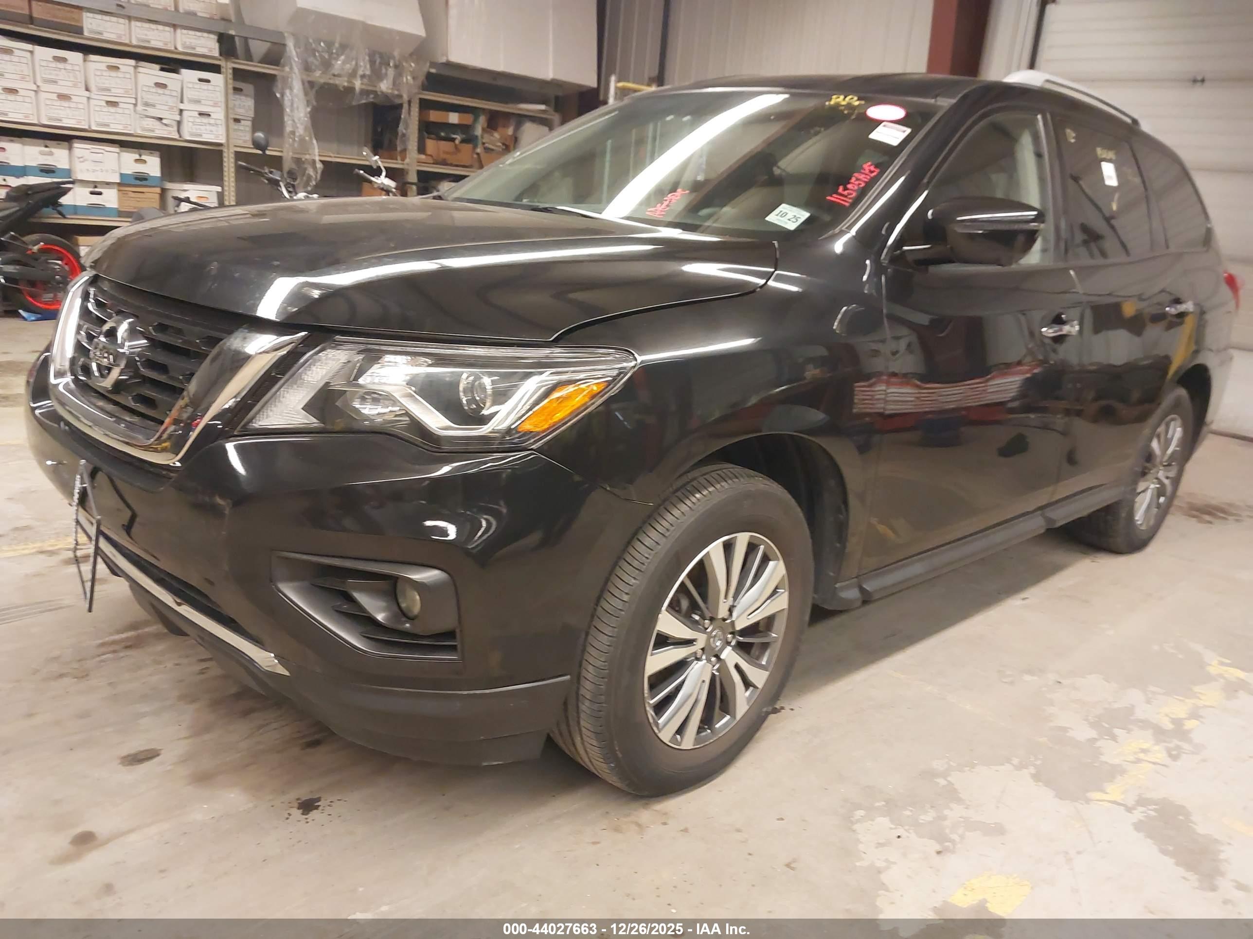 NISSAN PATHFINDER image 2
