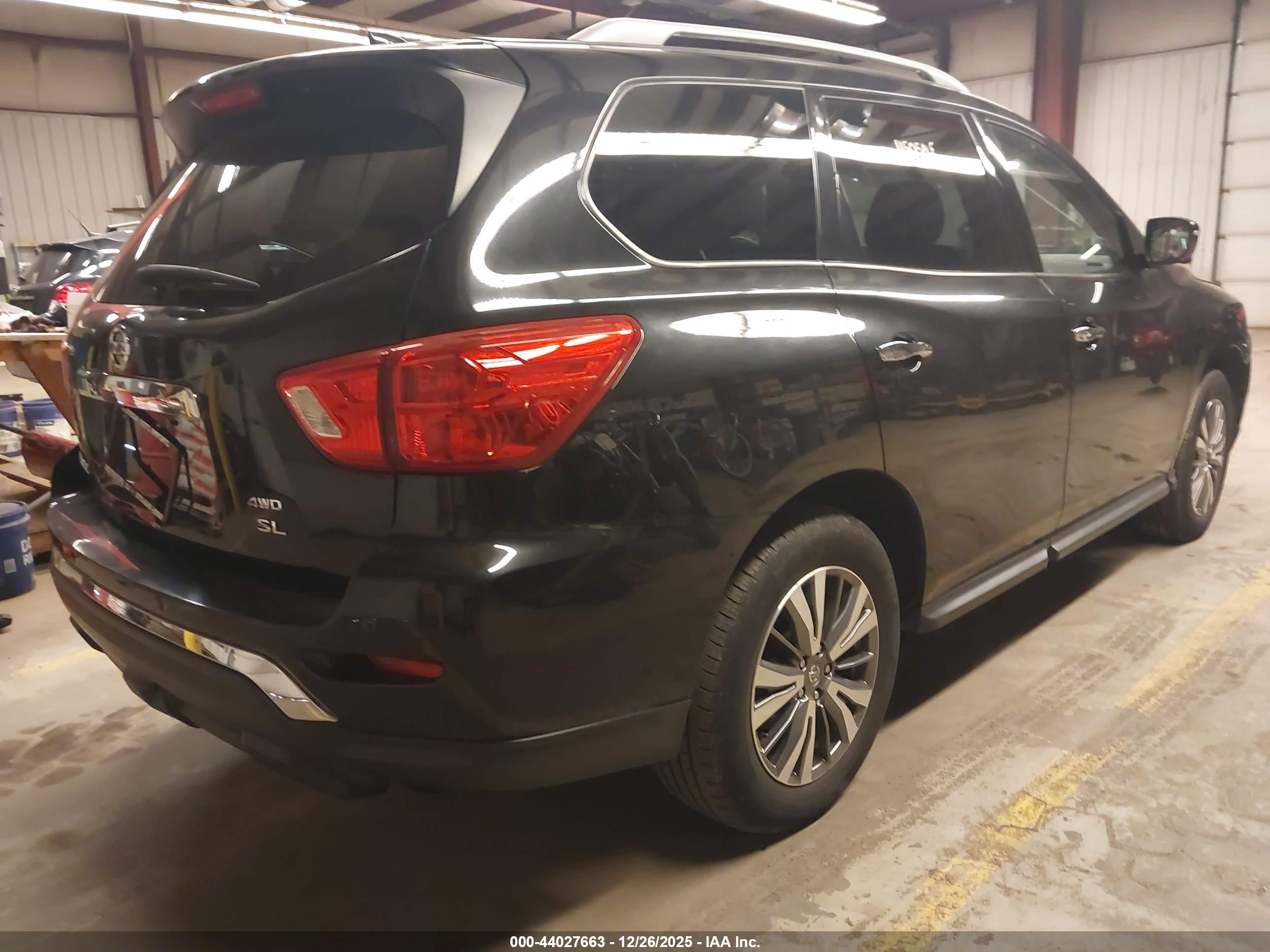 NISSAN PATHFINDER image 4