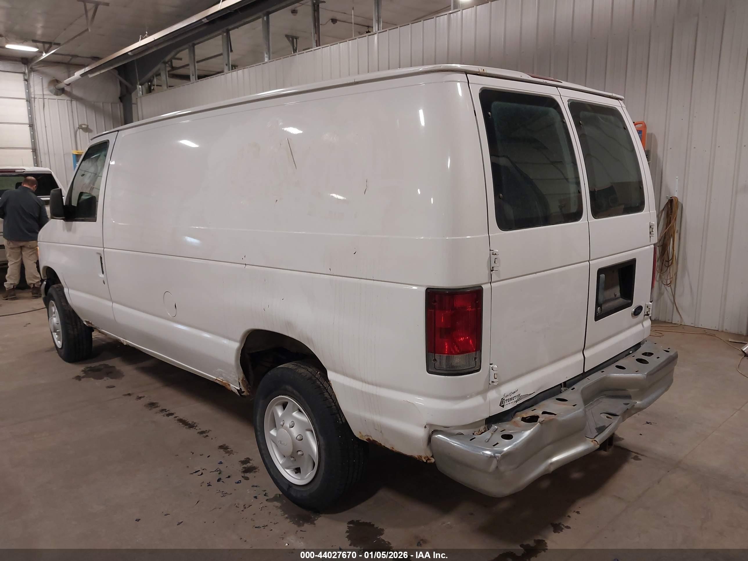 FORD E-250 image 3