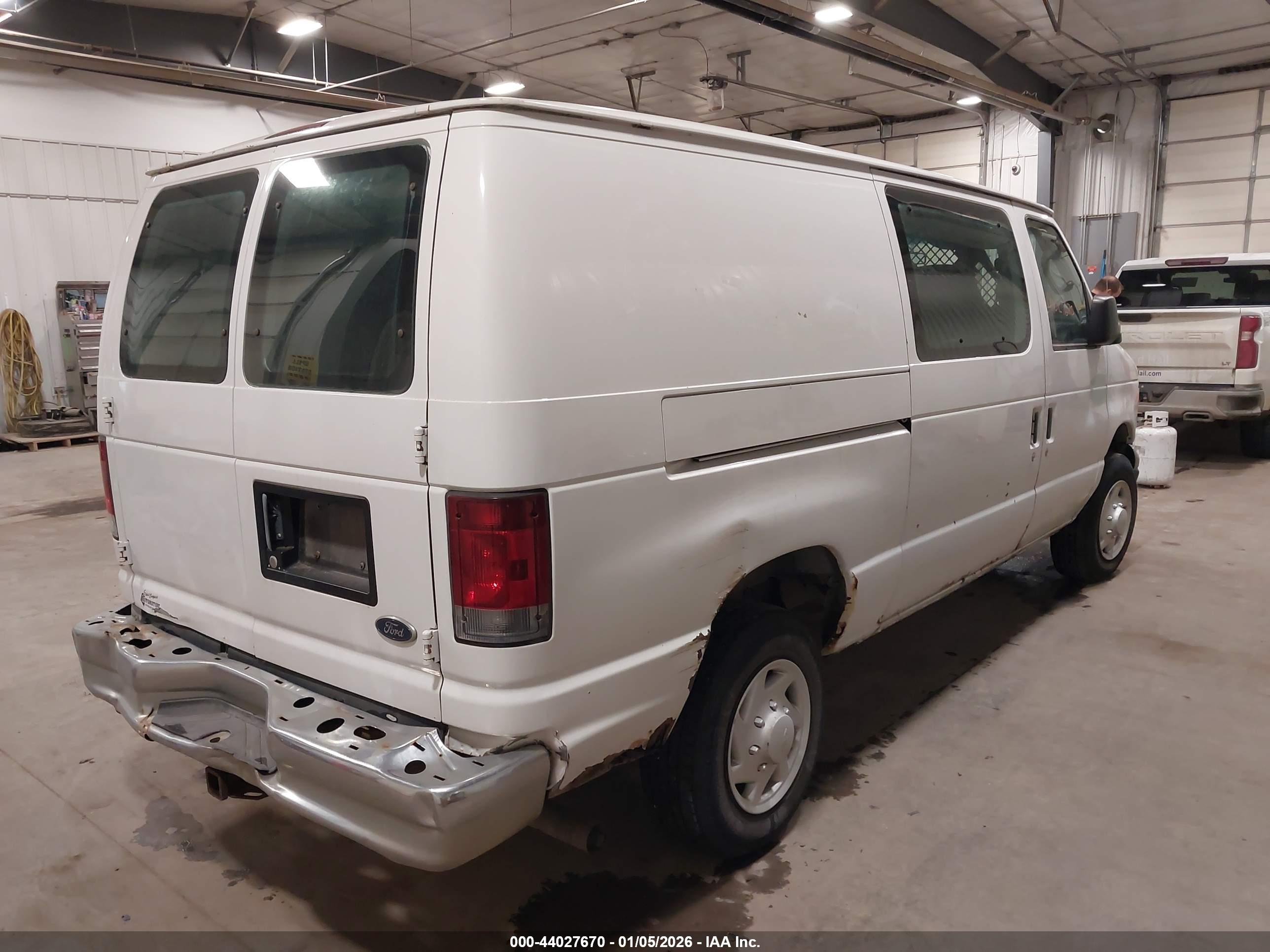 FORD E-250 image 4