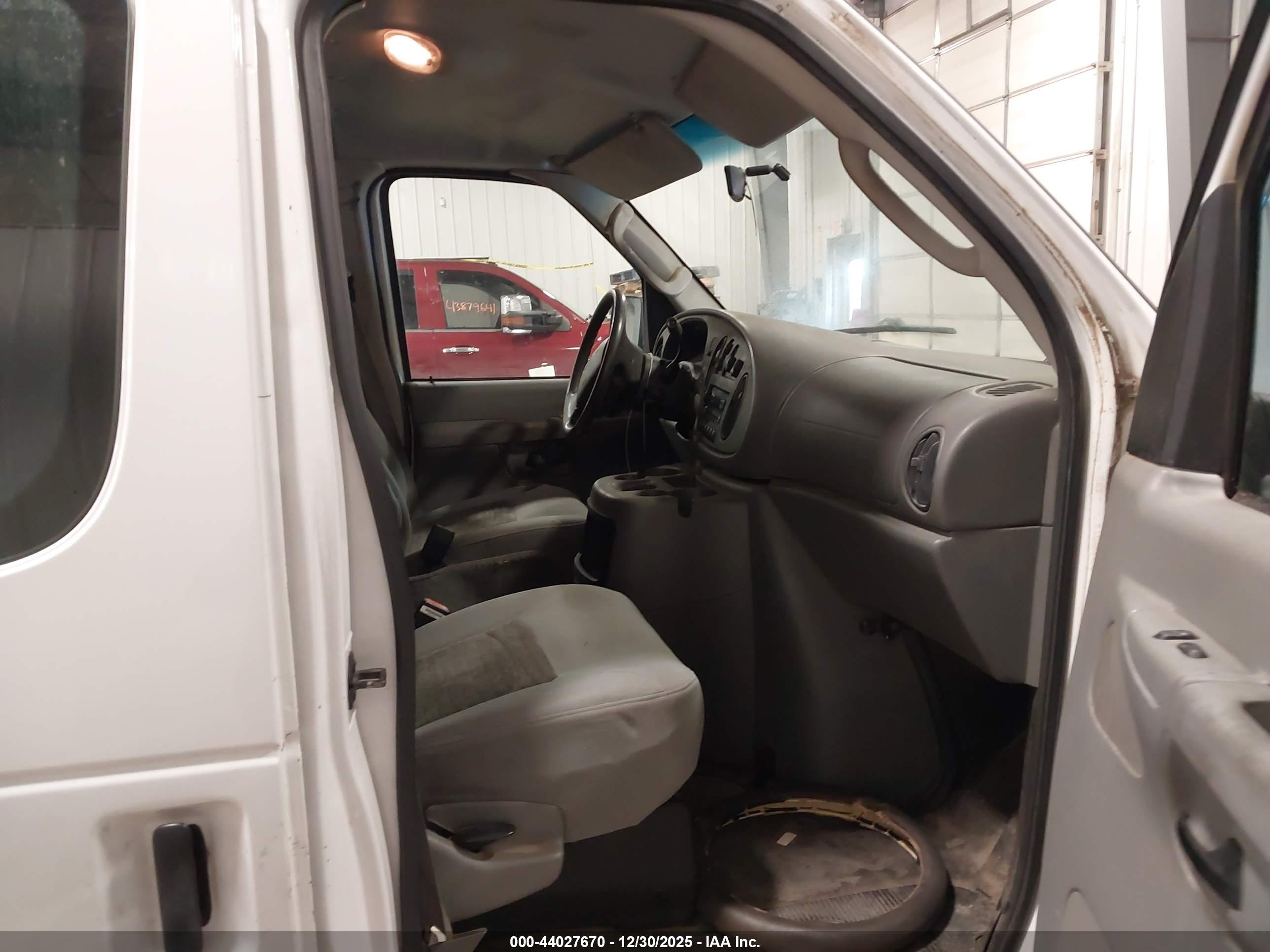 FORD E-250 image 5