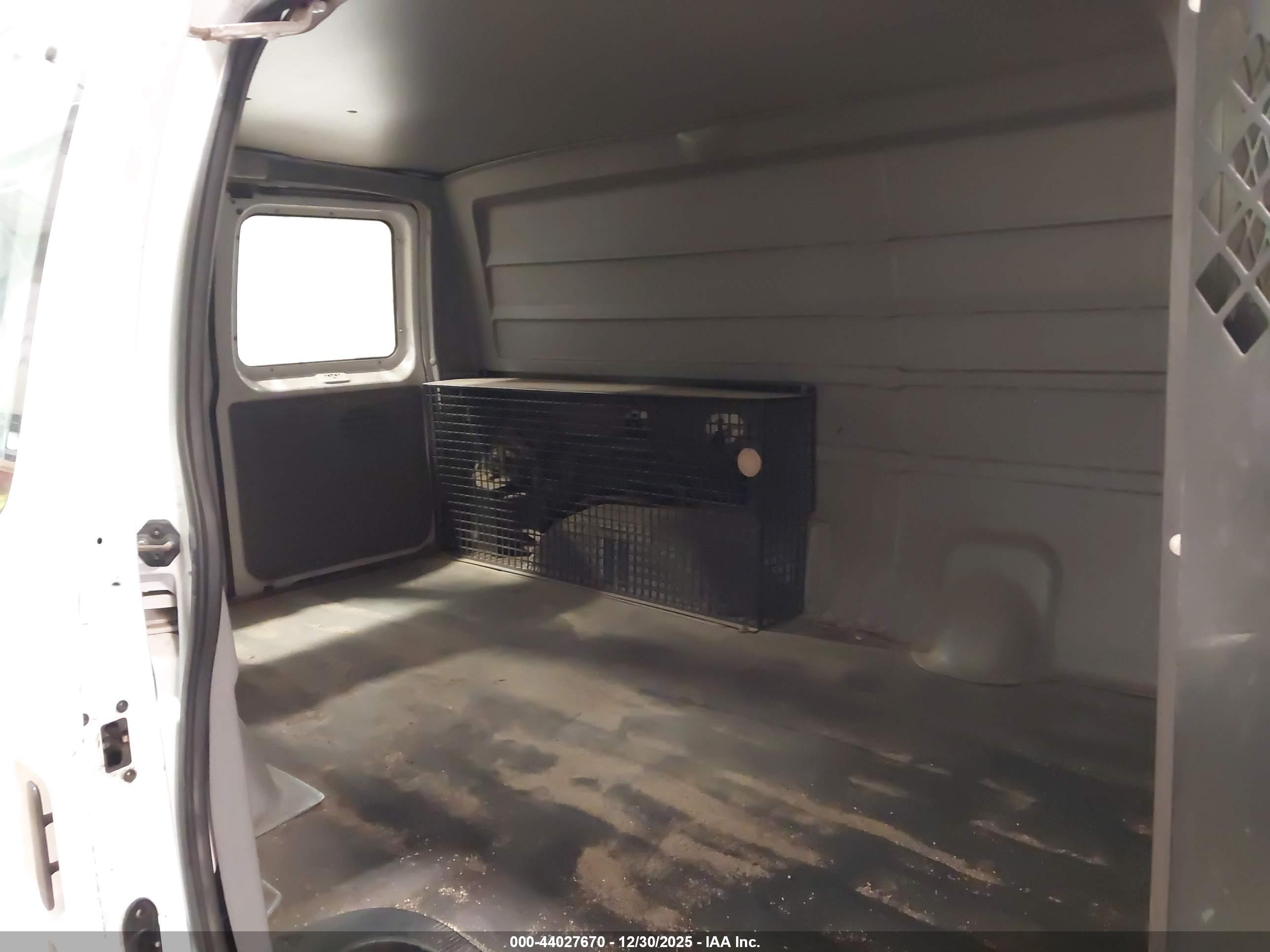 FORD E-250 image 8
