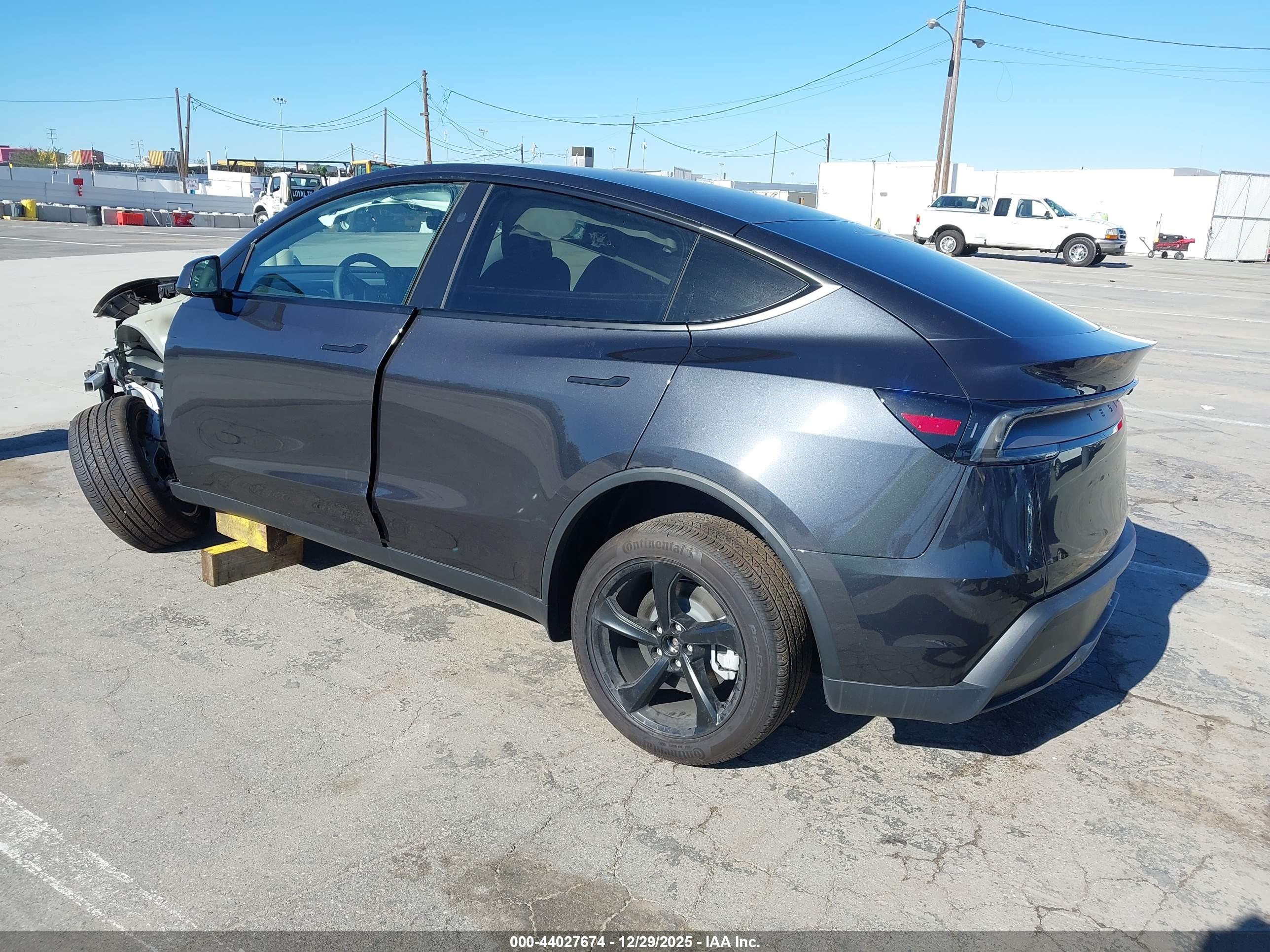 TESLA MODEL image 3