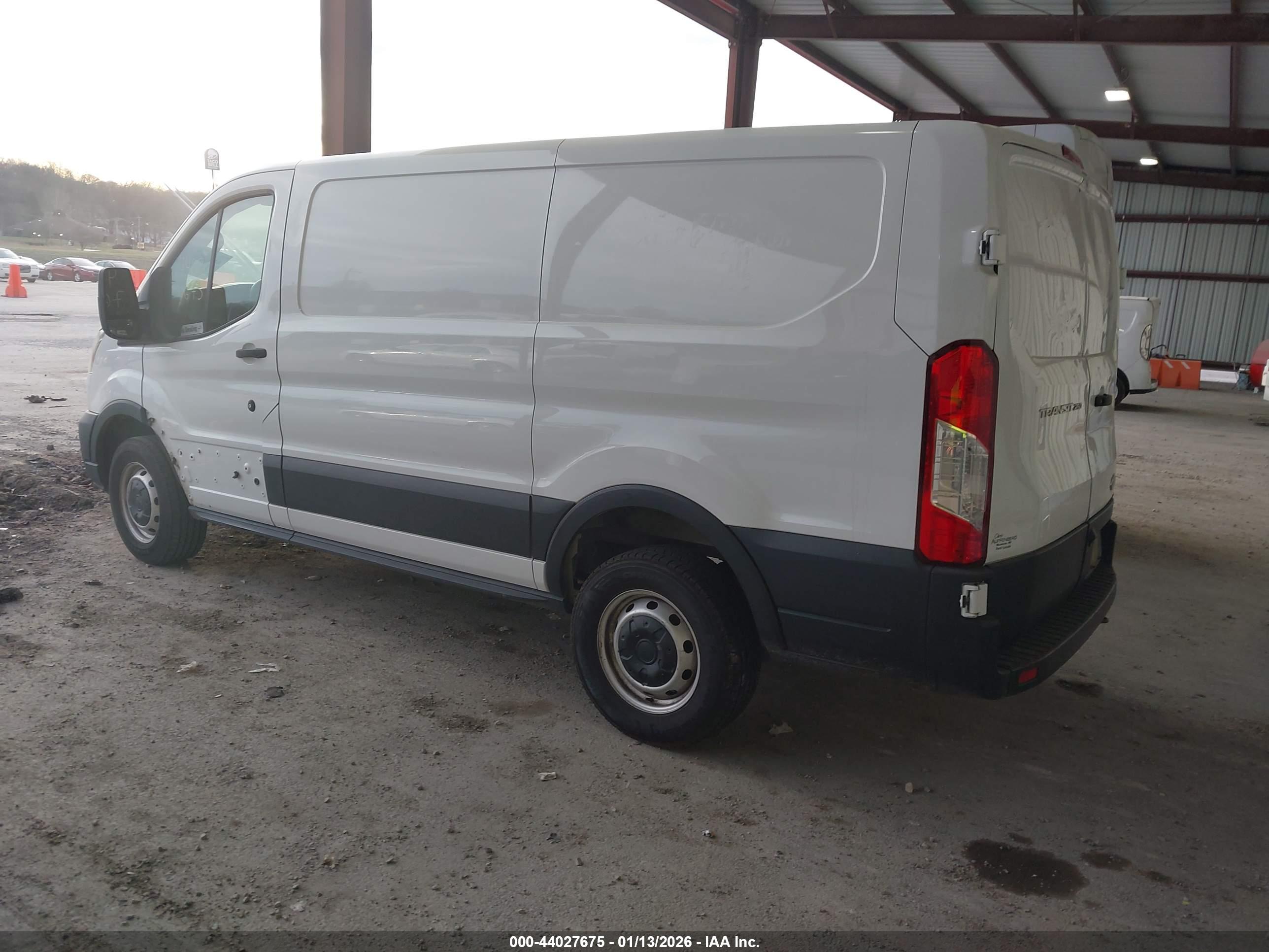 FORD TRANSIT-250 image 3