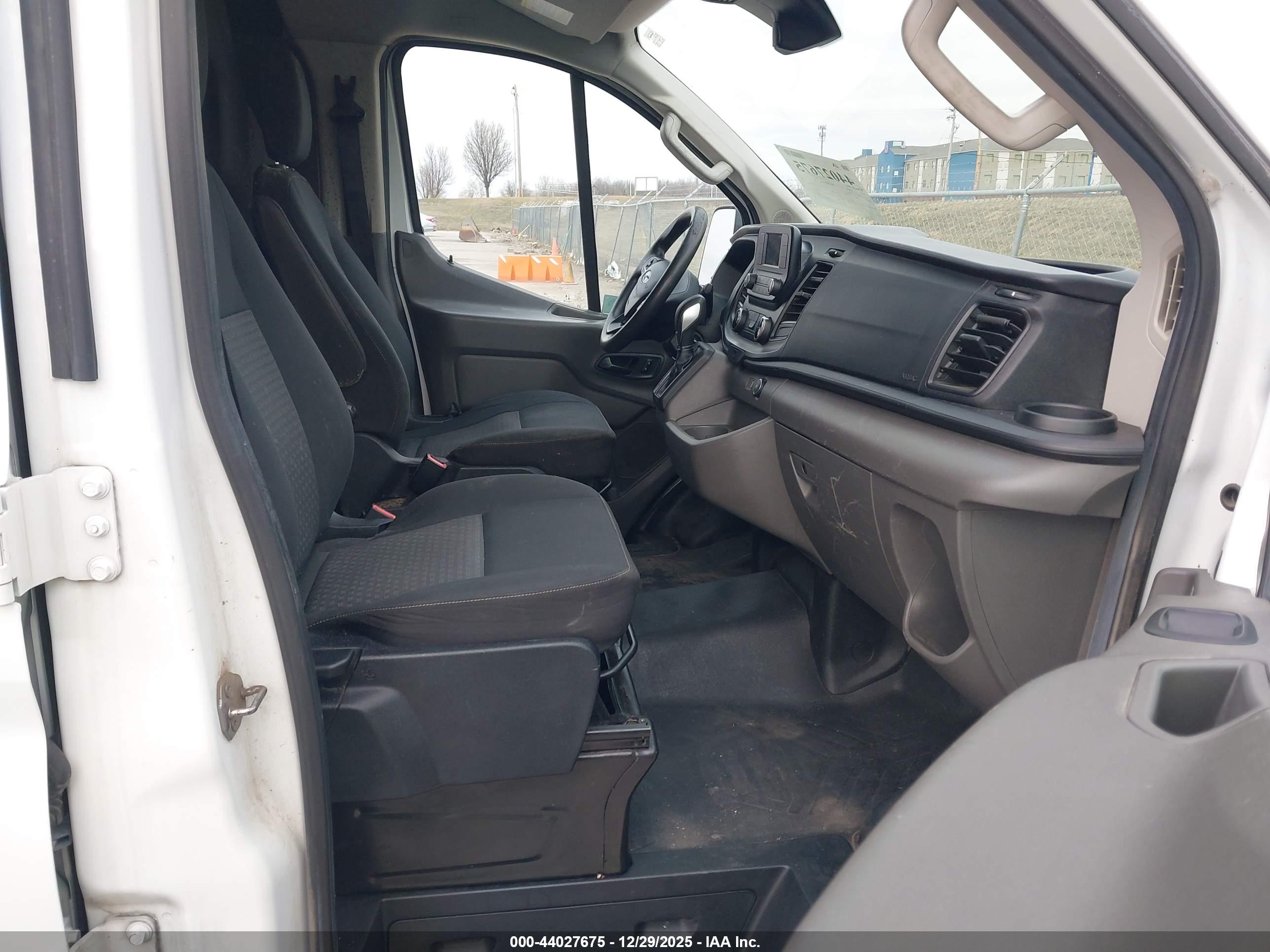 FORD TRANSIT-250 image 5