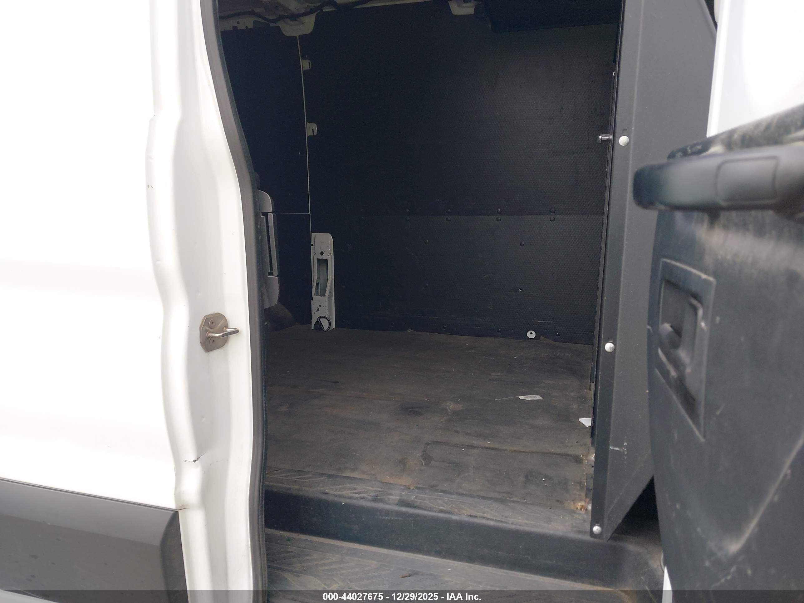 FORD TRANSIT-250 image 8