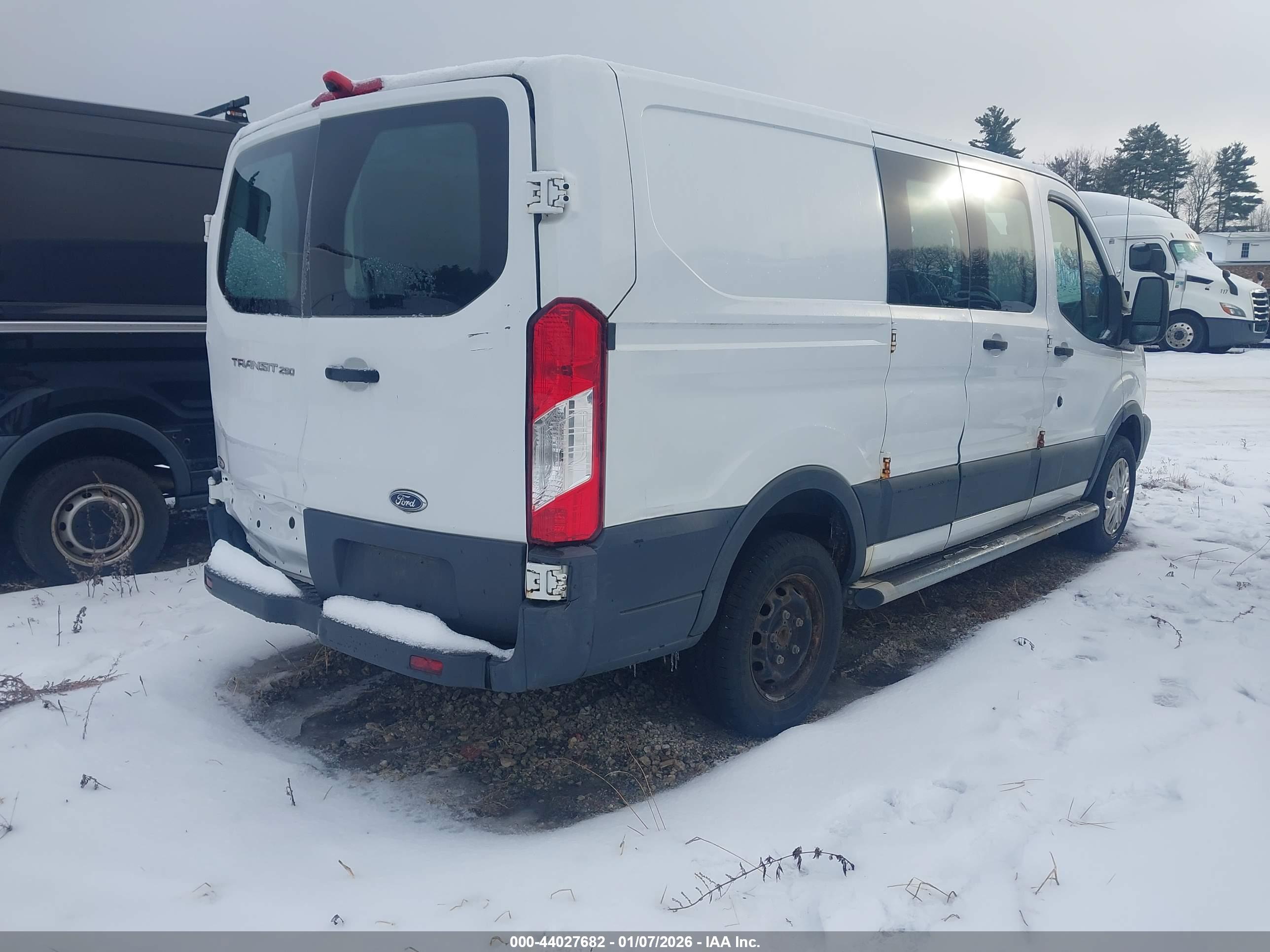 FORD TRANSIT-250 image 4