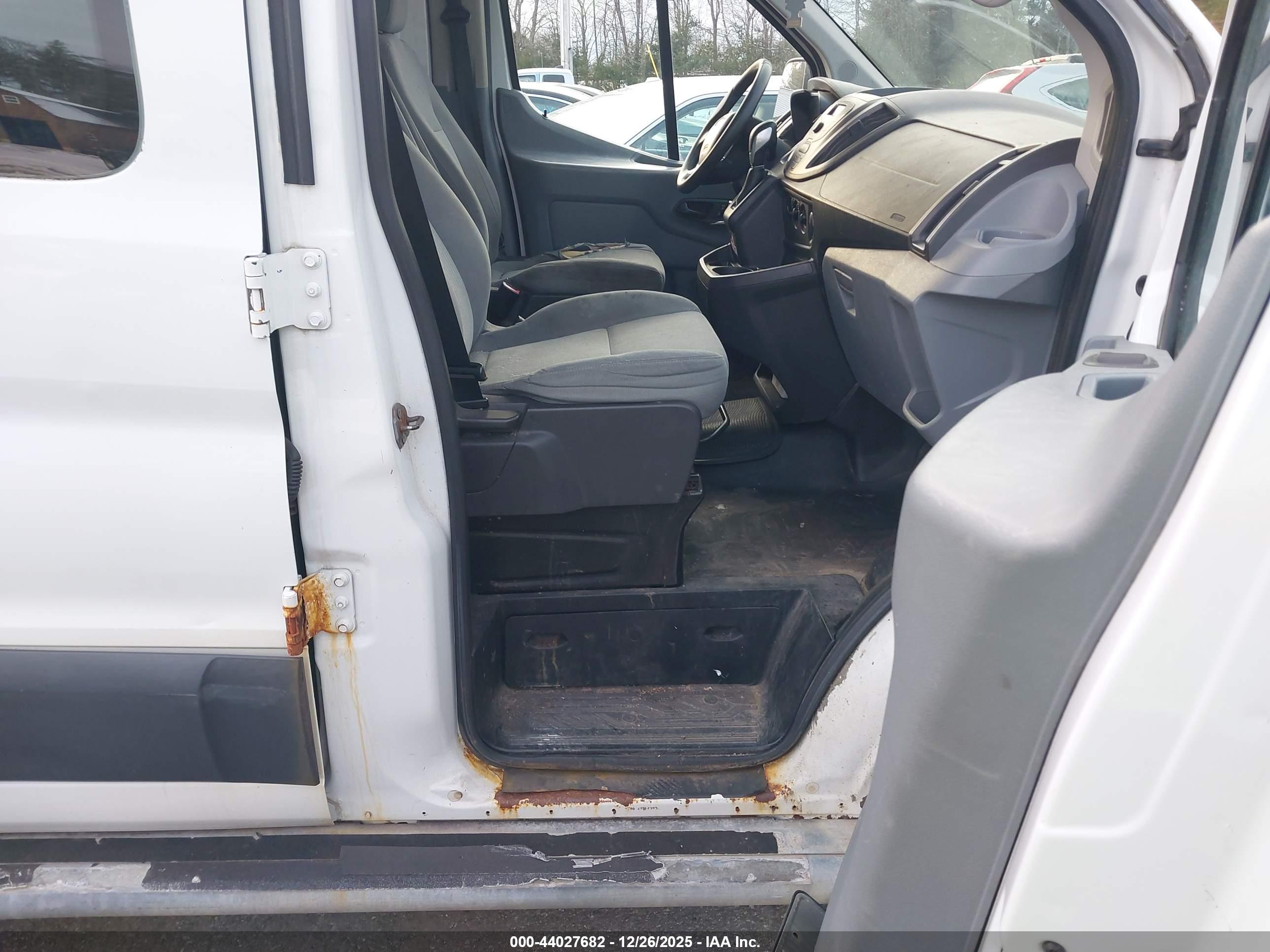 FORD TRANSIT-250 image 5