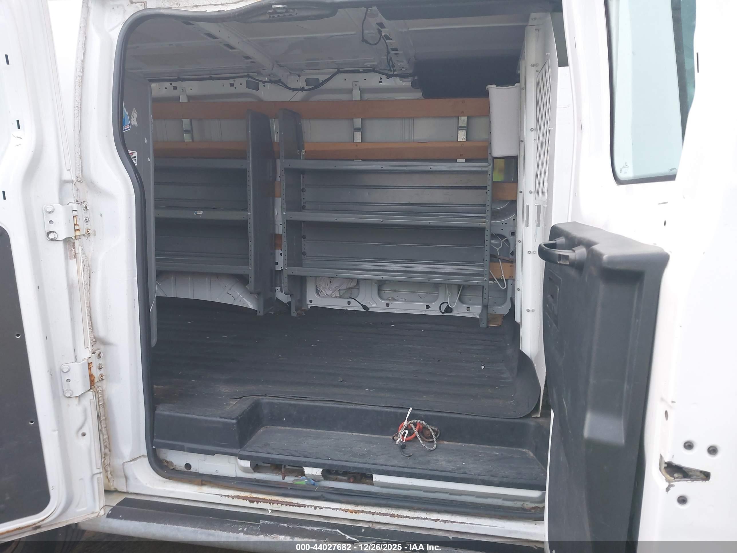 FORD TRANSIT-250 image 8