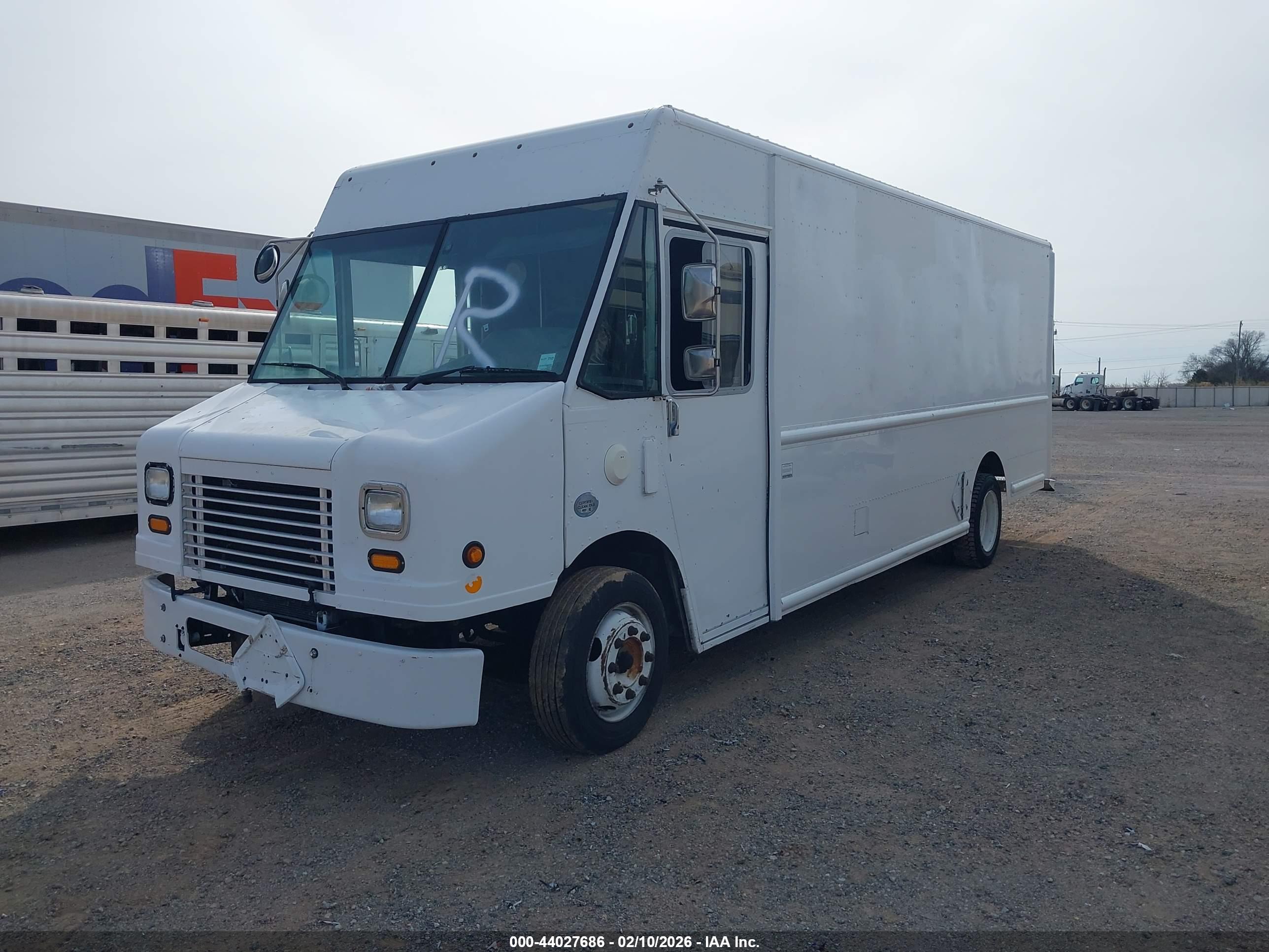FREIGHTLINER CHASSIS image 2