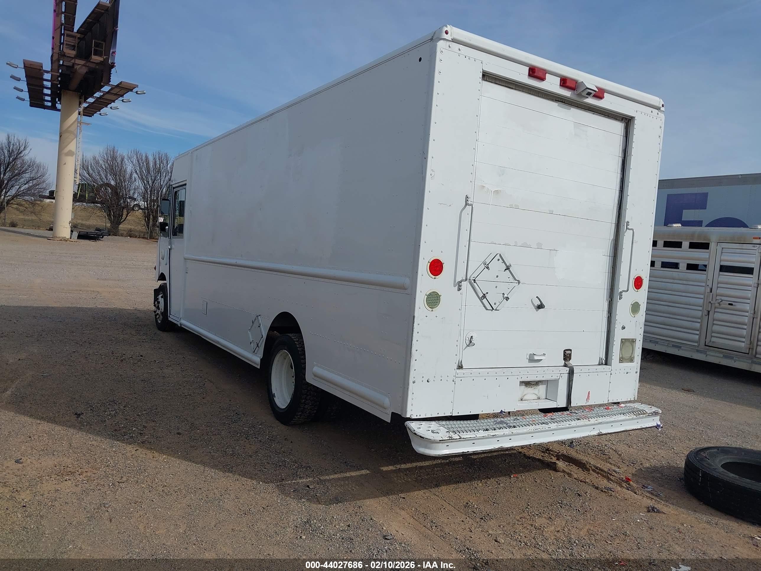 FREIGHTLINER CHASSIS image 3