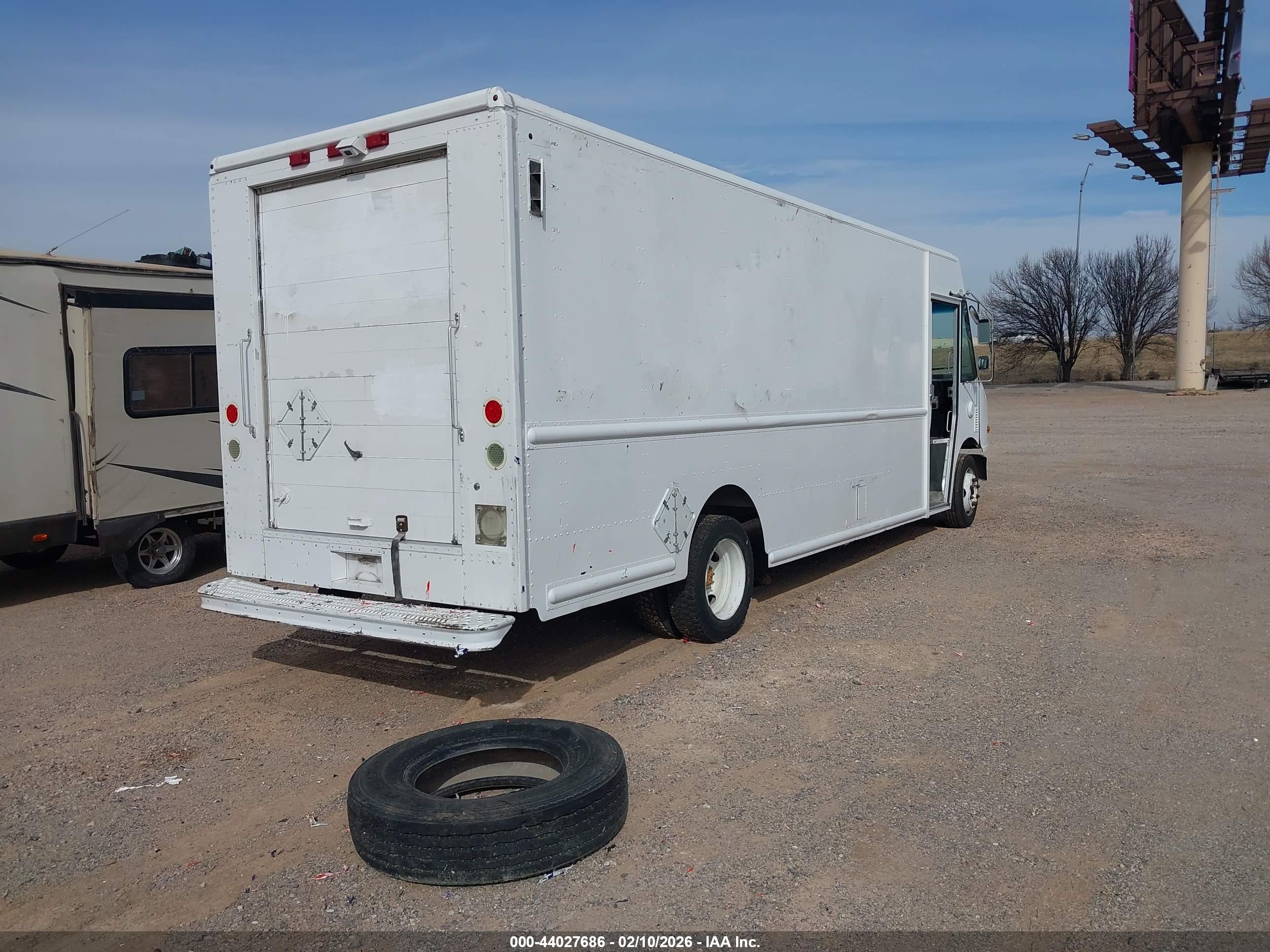 FREIGHTLINER CHASSIS image 4