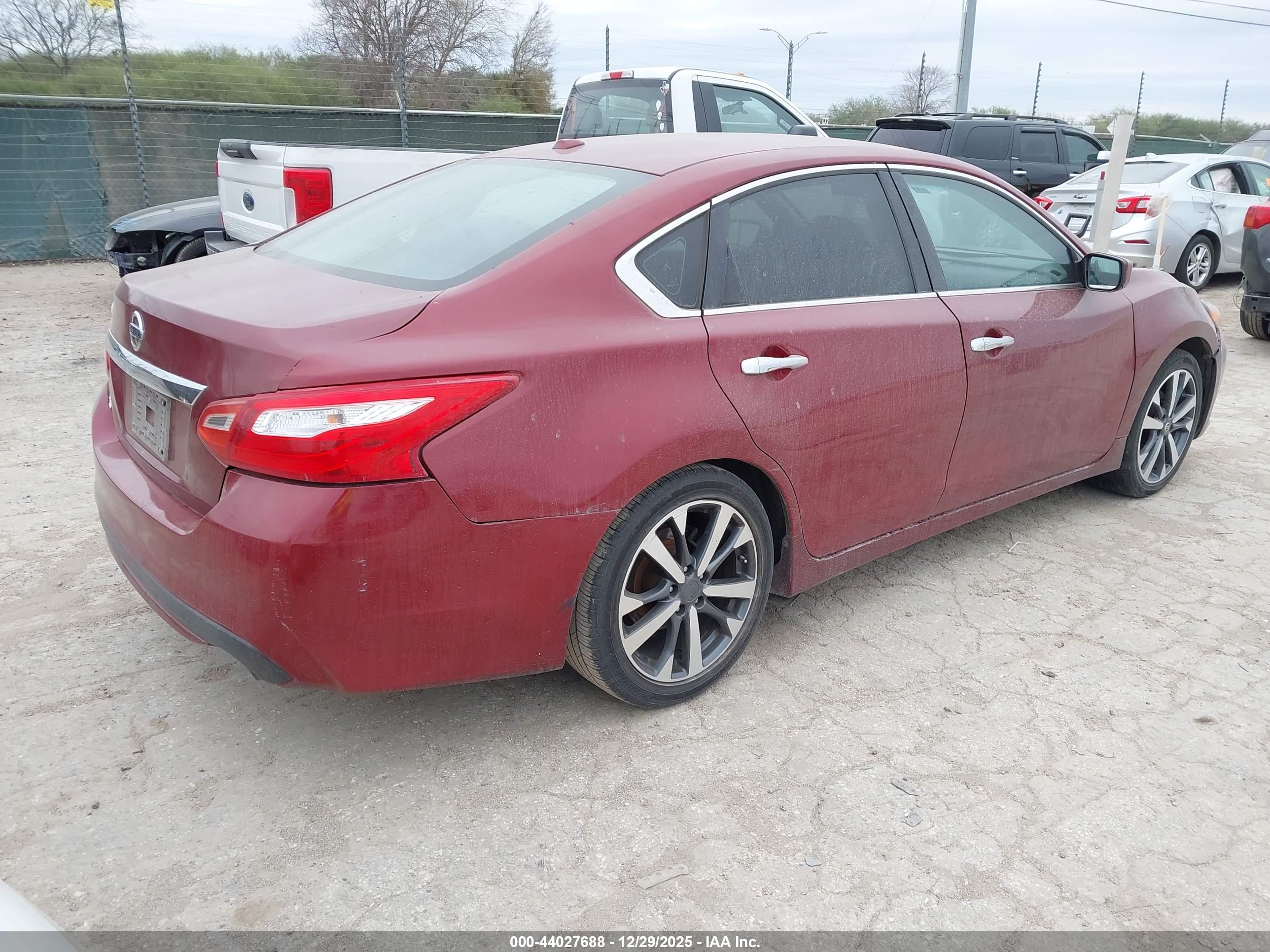 NISSAN ALTIMA image 4