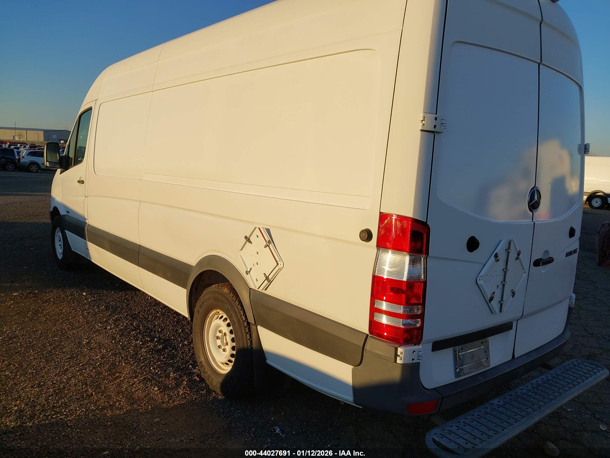 MERCEDES-BENZ SPRINTER image 3