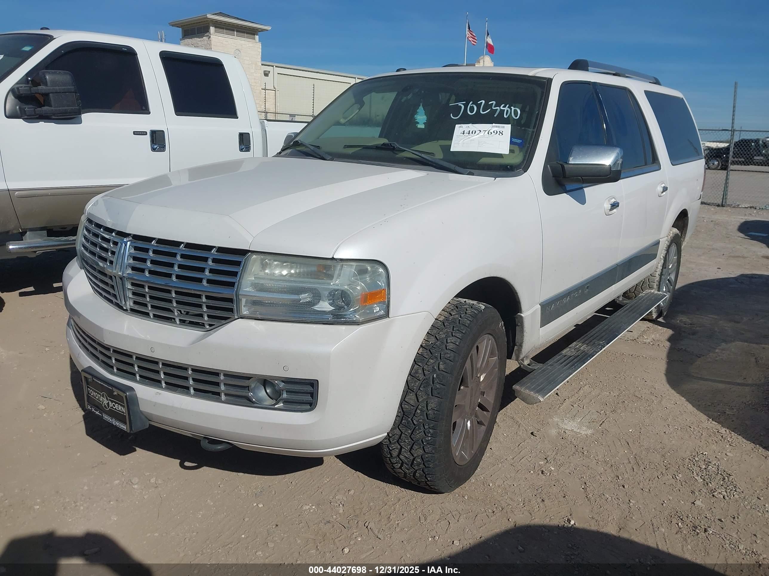 LINCOLN NAVIGATOR image 2
