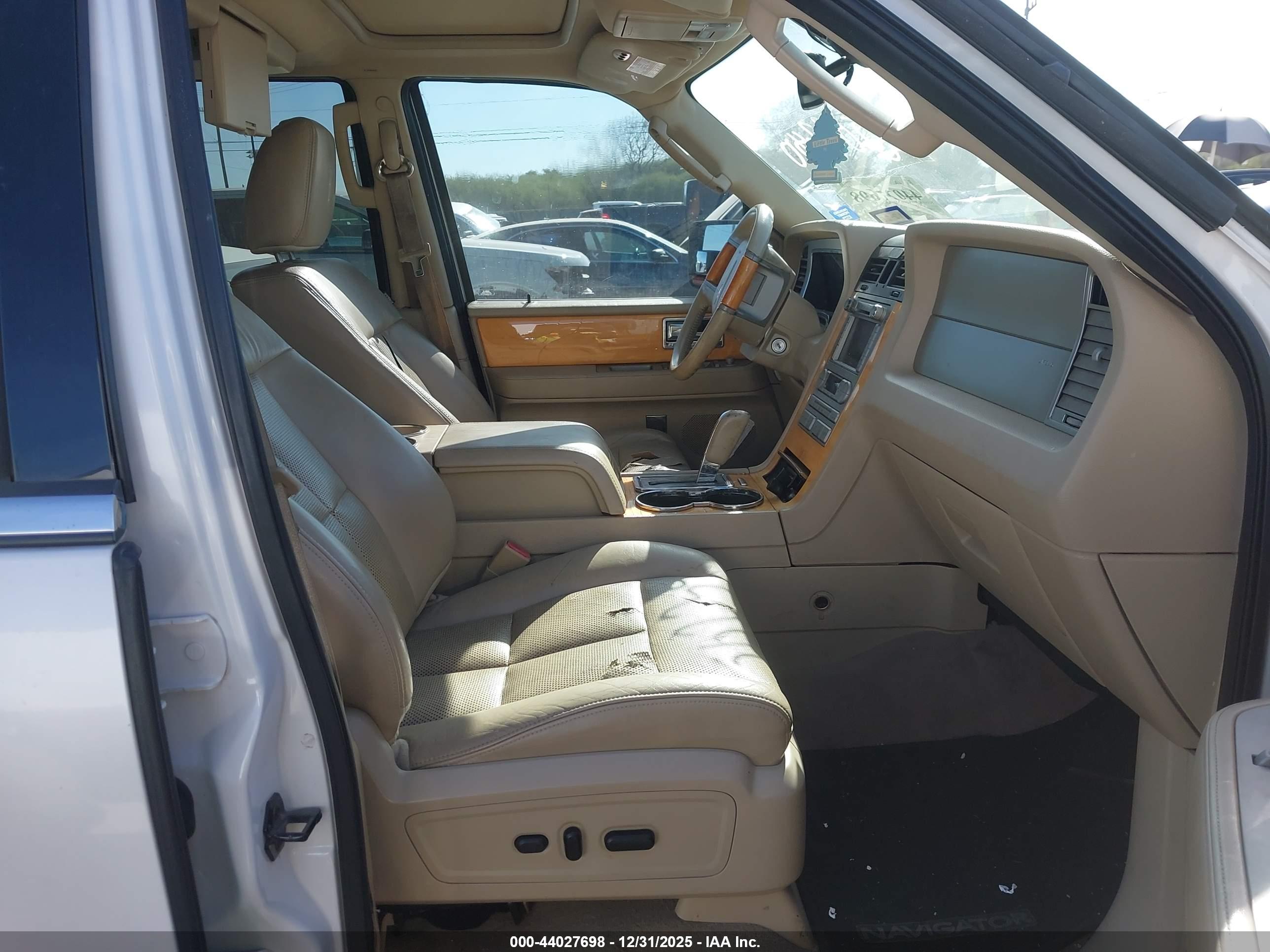 LINCOLN NAVIGATOR image 5