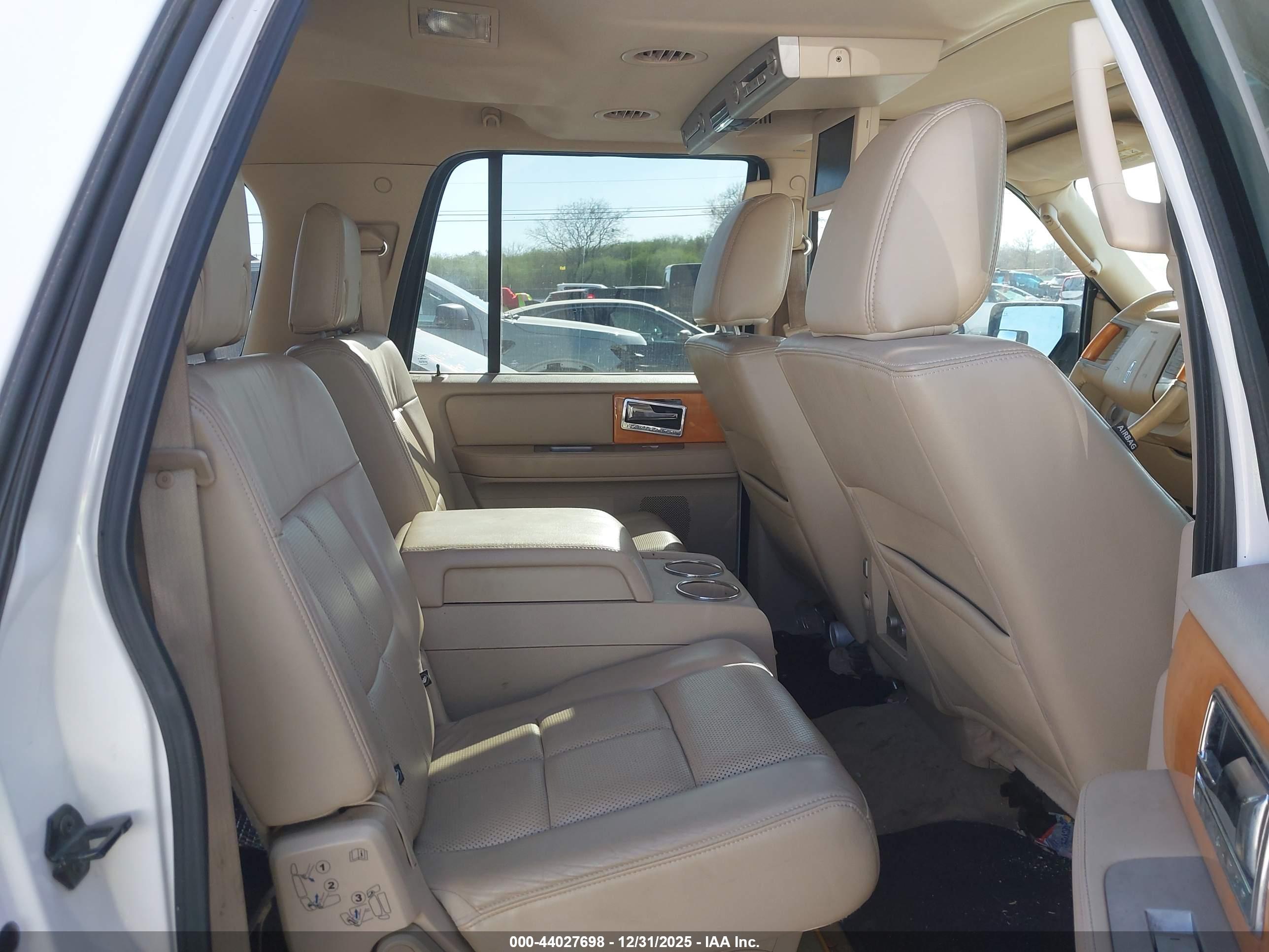 LINCOLN NAVIGATOR image 8