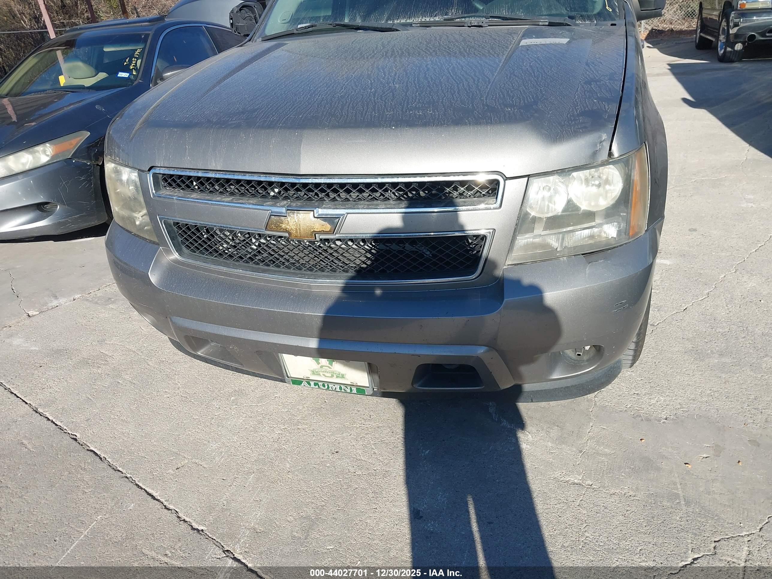CHEVROLET SUBURBAN image 6