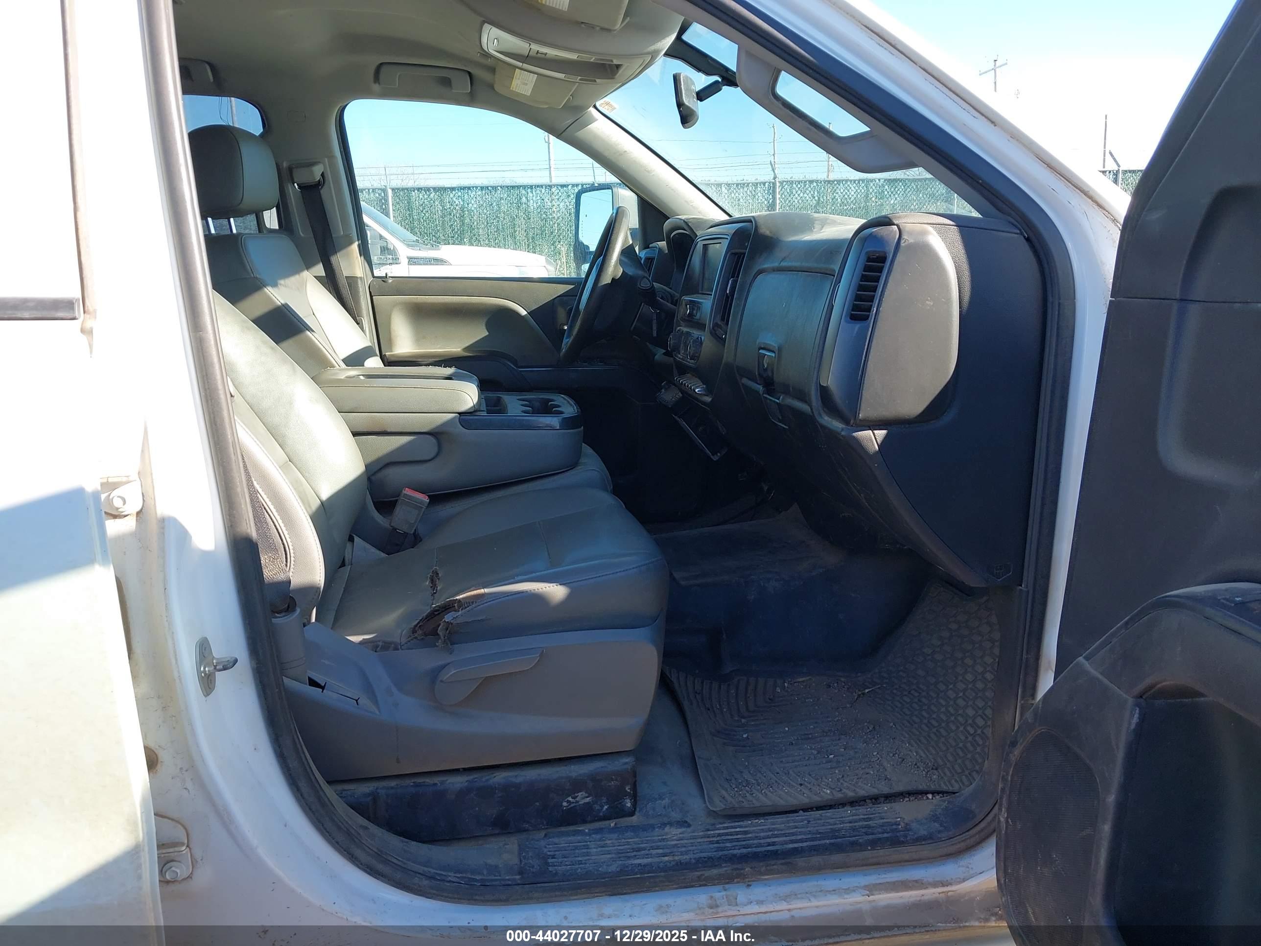 CHEVROLET SILVERADO image 5