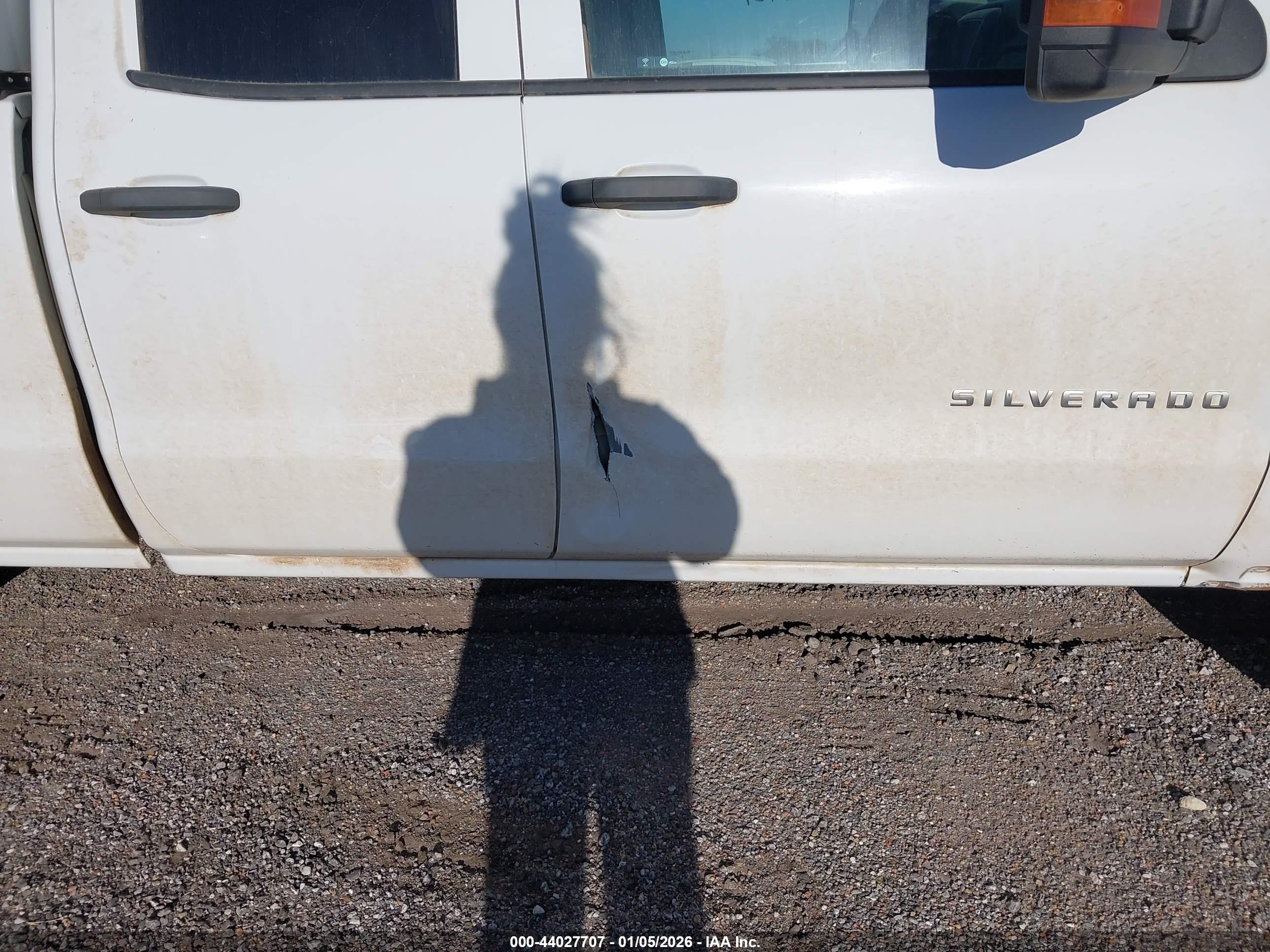 CHEVROLET SILVERADO image 6