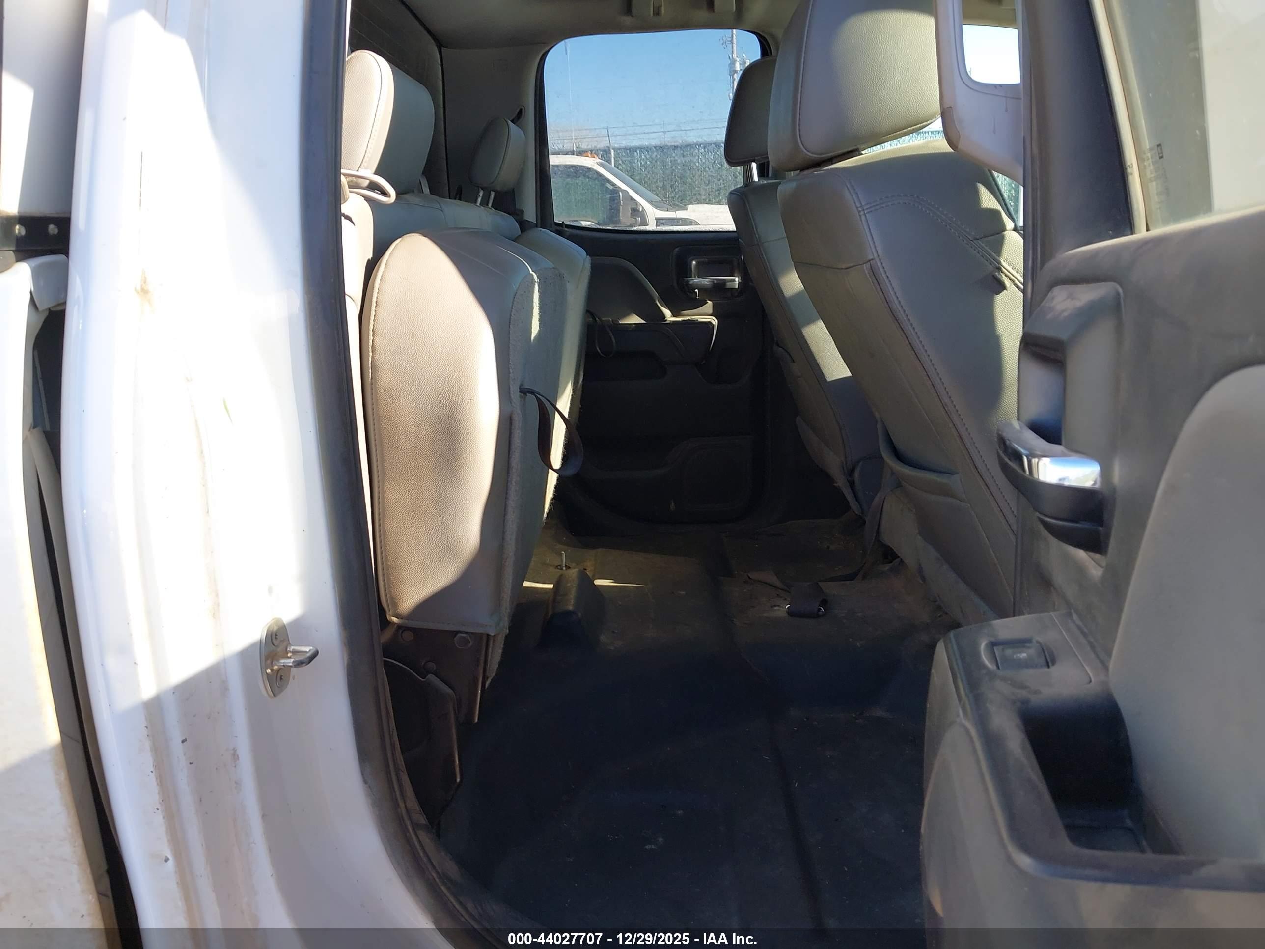 CHEVROLET SILVERADO image 8