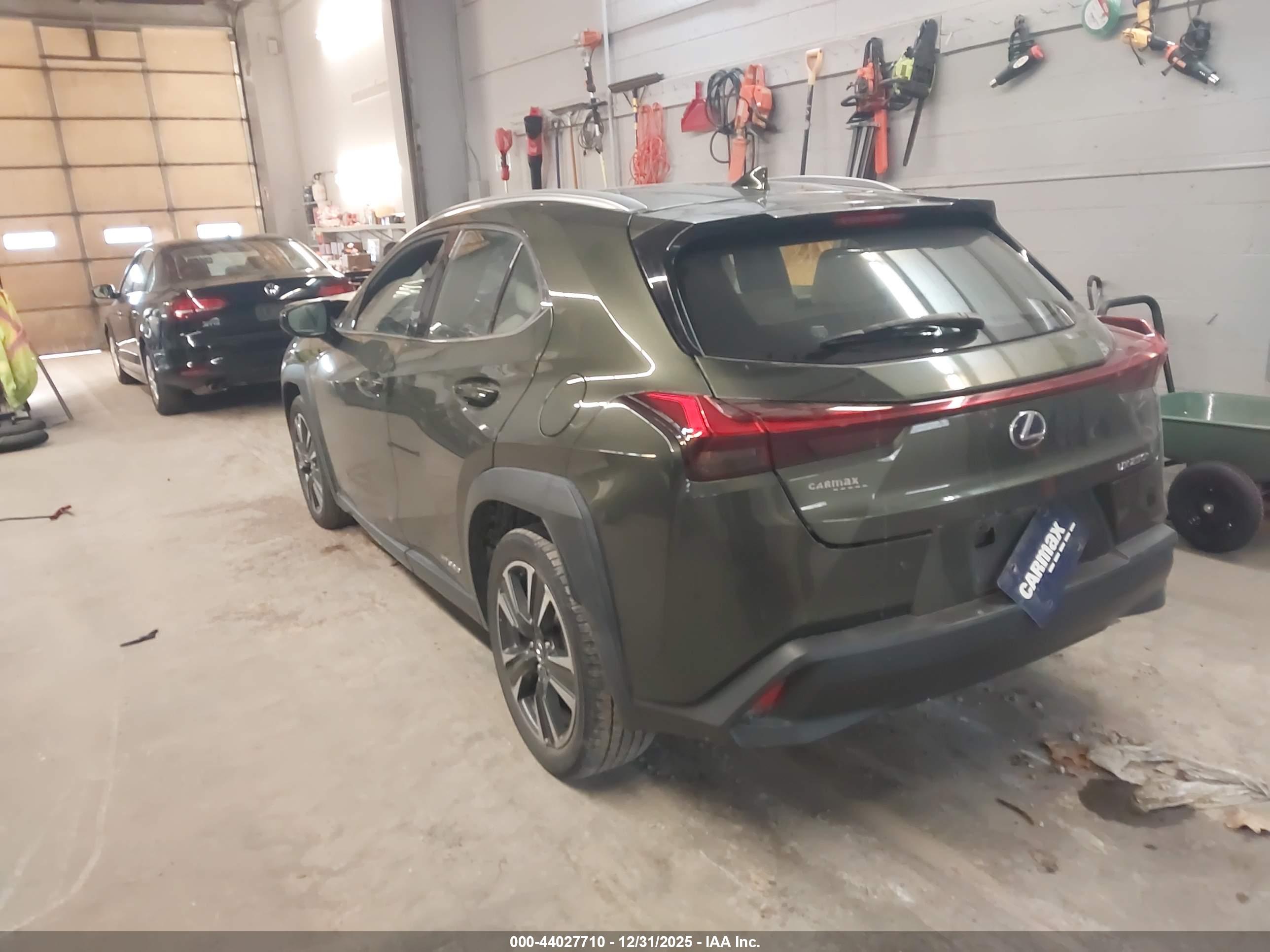 LEXUS UX image 3