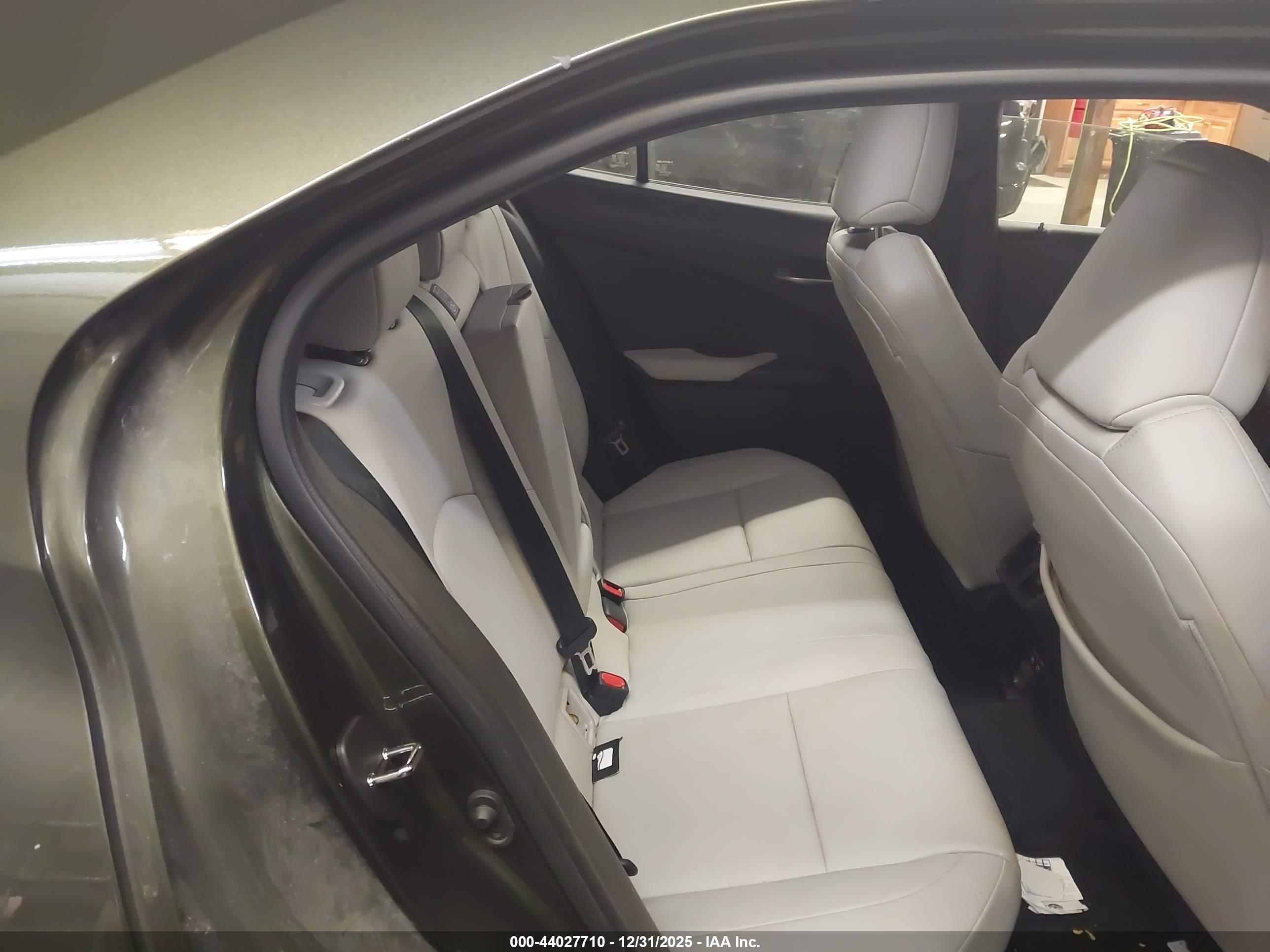LEXUS UX image 8