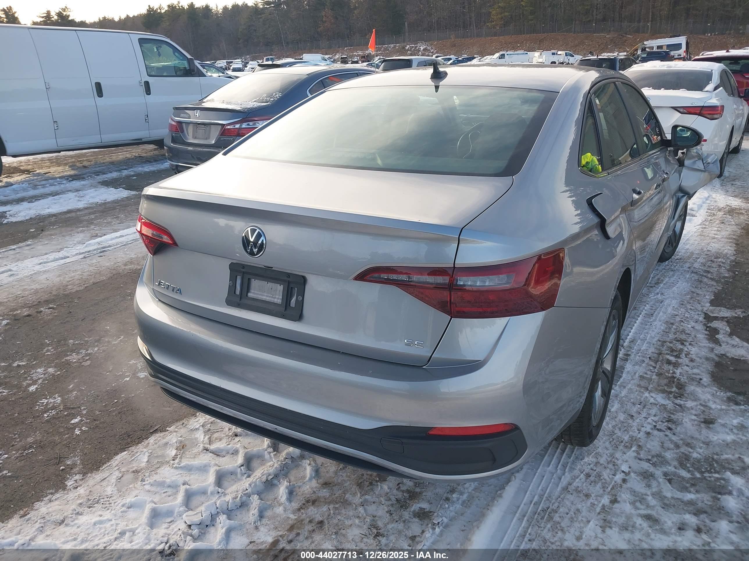 VOLKSWAGEN JETTA image 4