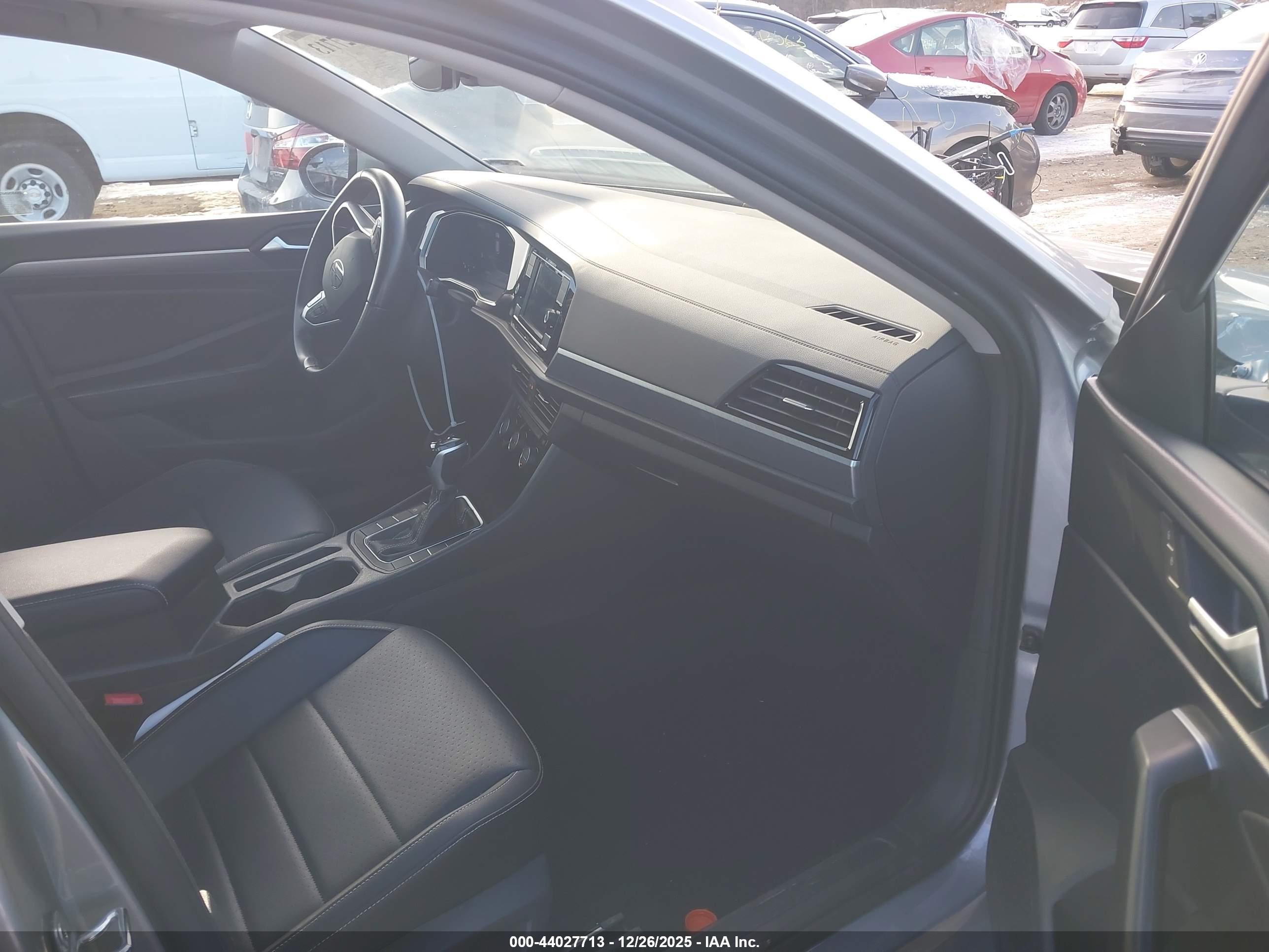 VOLKSWAGEN JETTA image 5