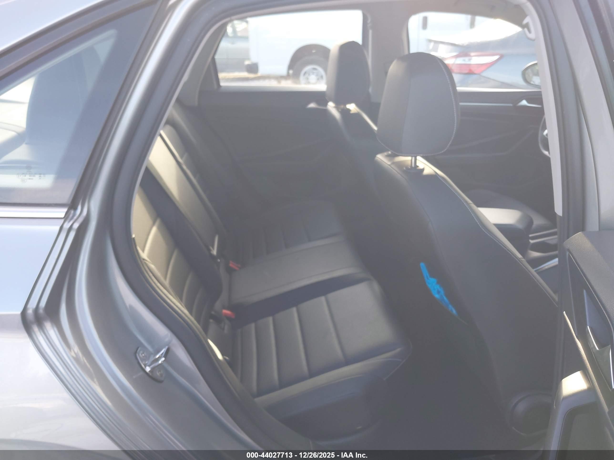 VOLKSWAGEN JETTA image 8