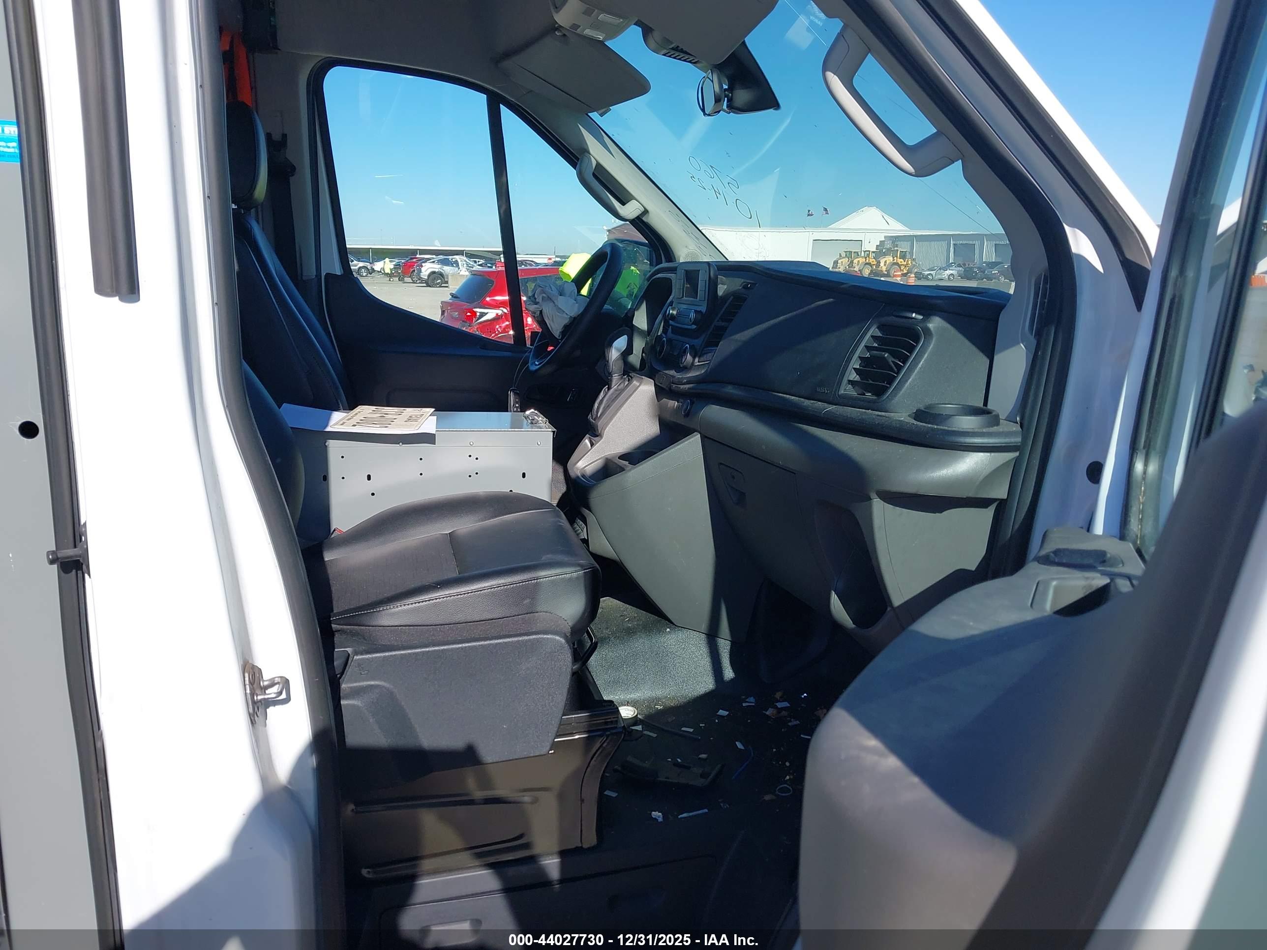 FORD TRANSIT-250 image 5