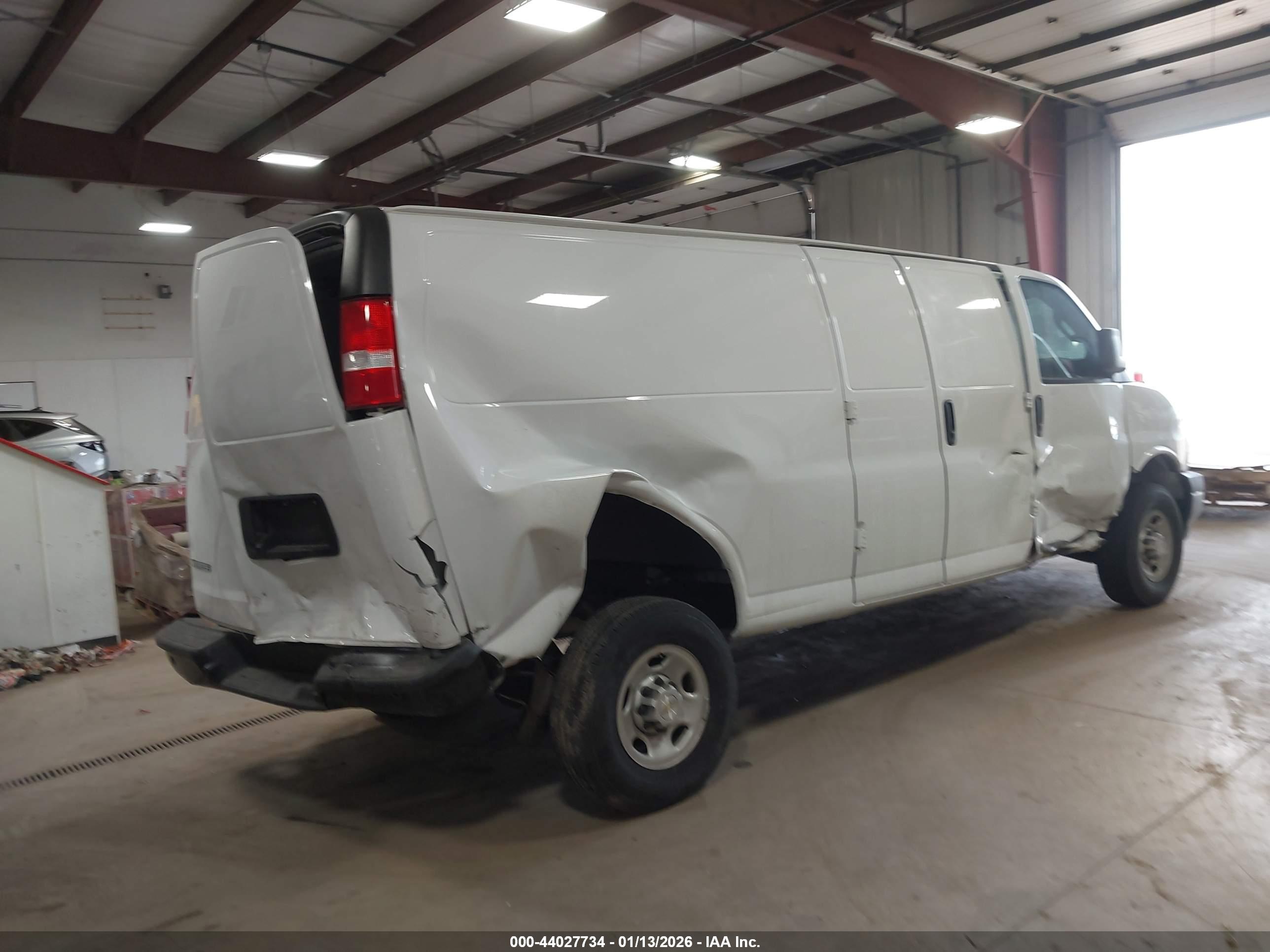 CHEVROLET EXPRESS image 4