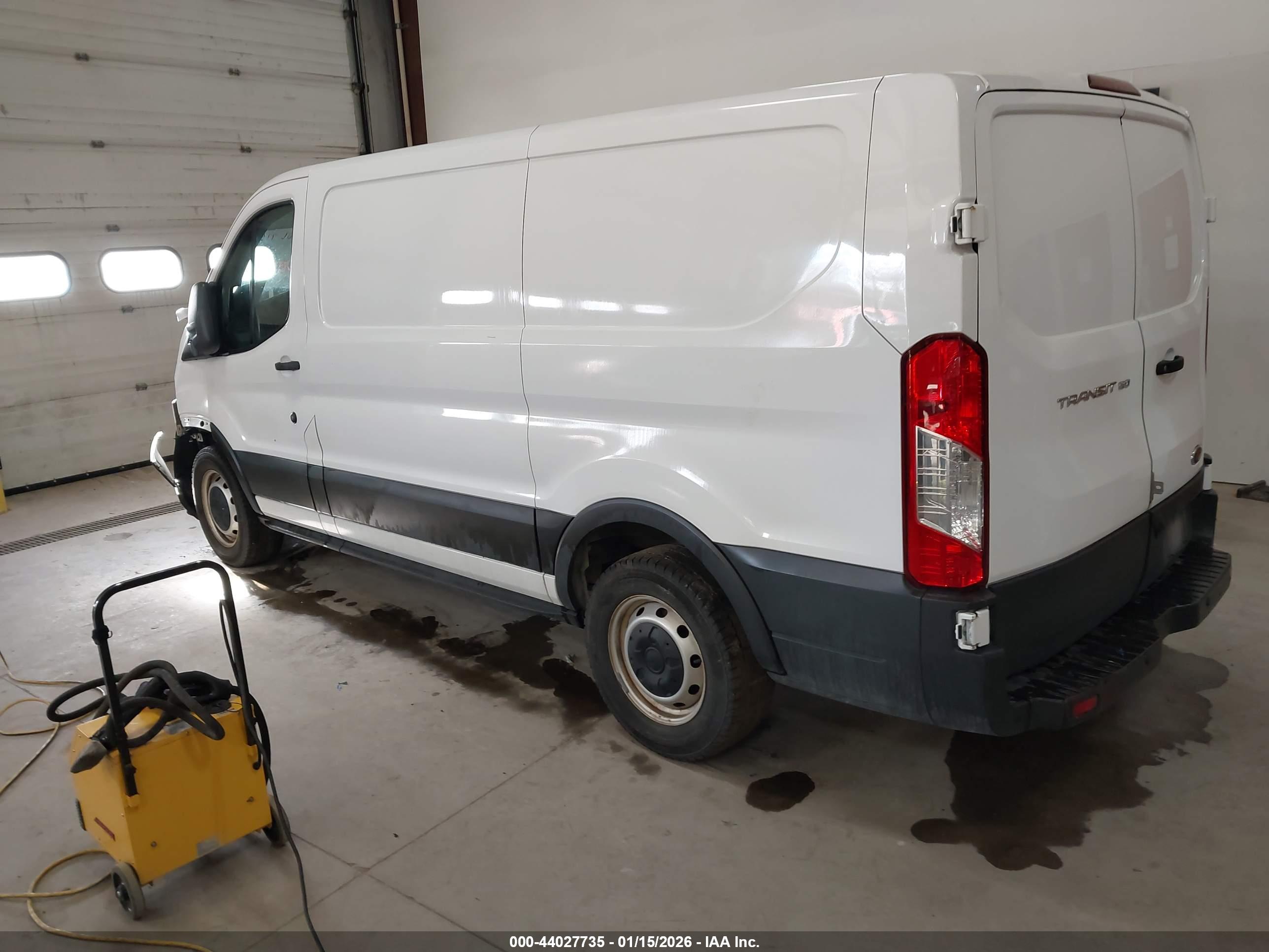 FORD TRANSIT-150 image 3