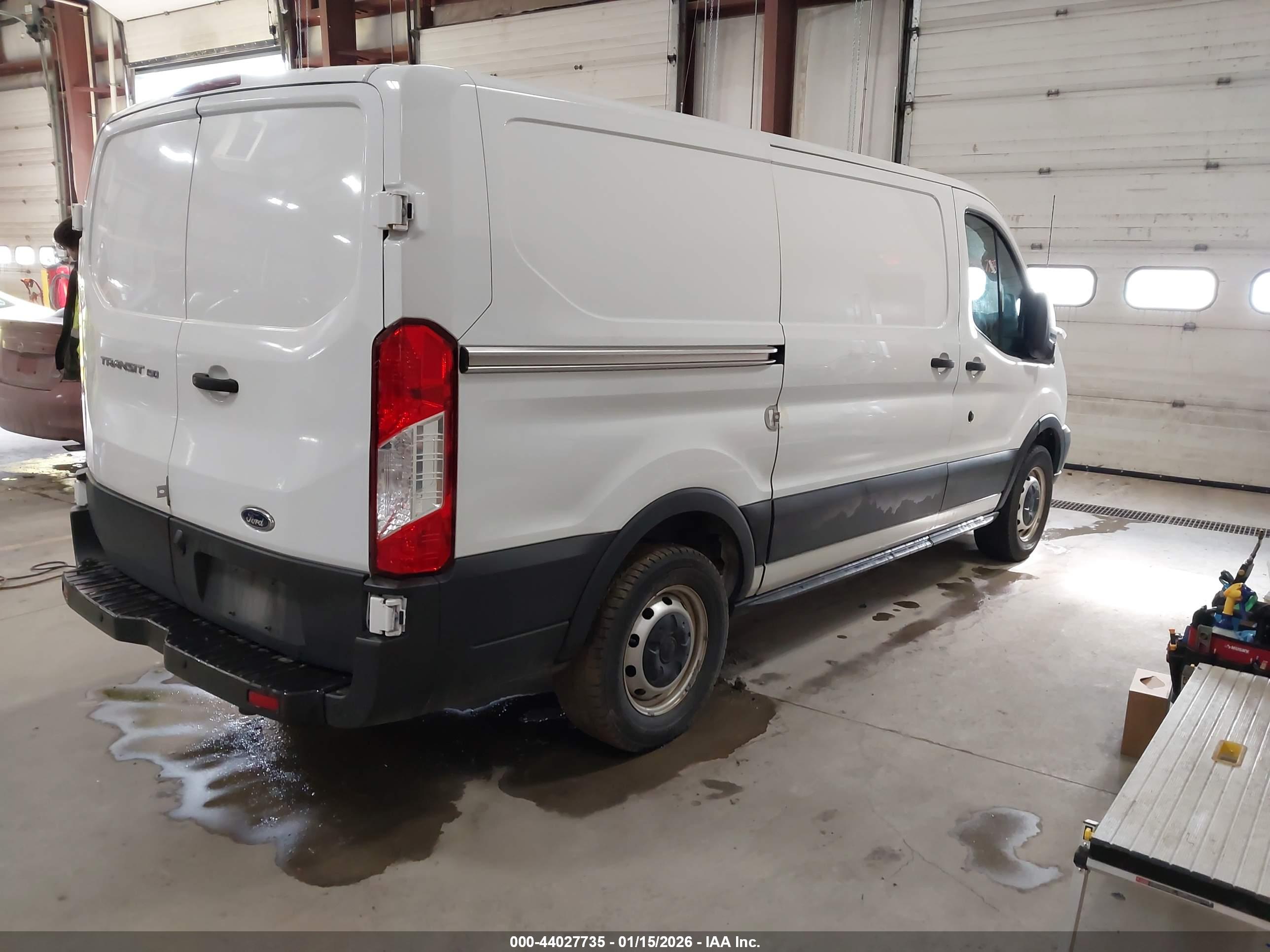 FORD TRANSIT-150 image 4